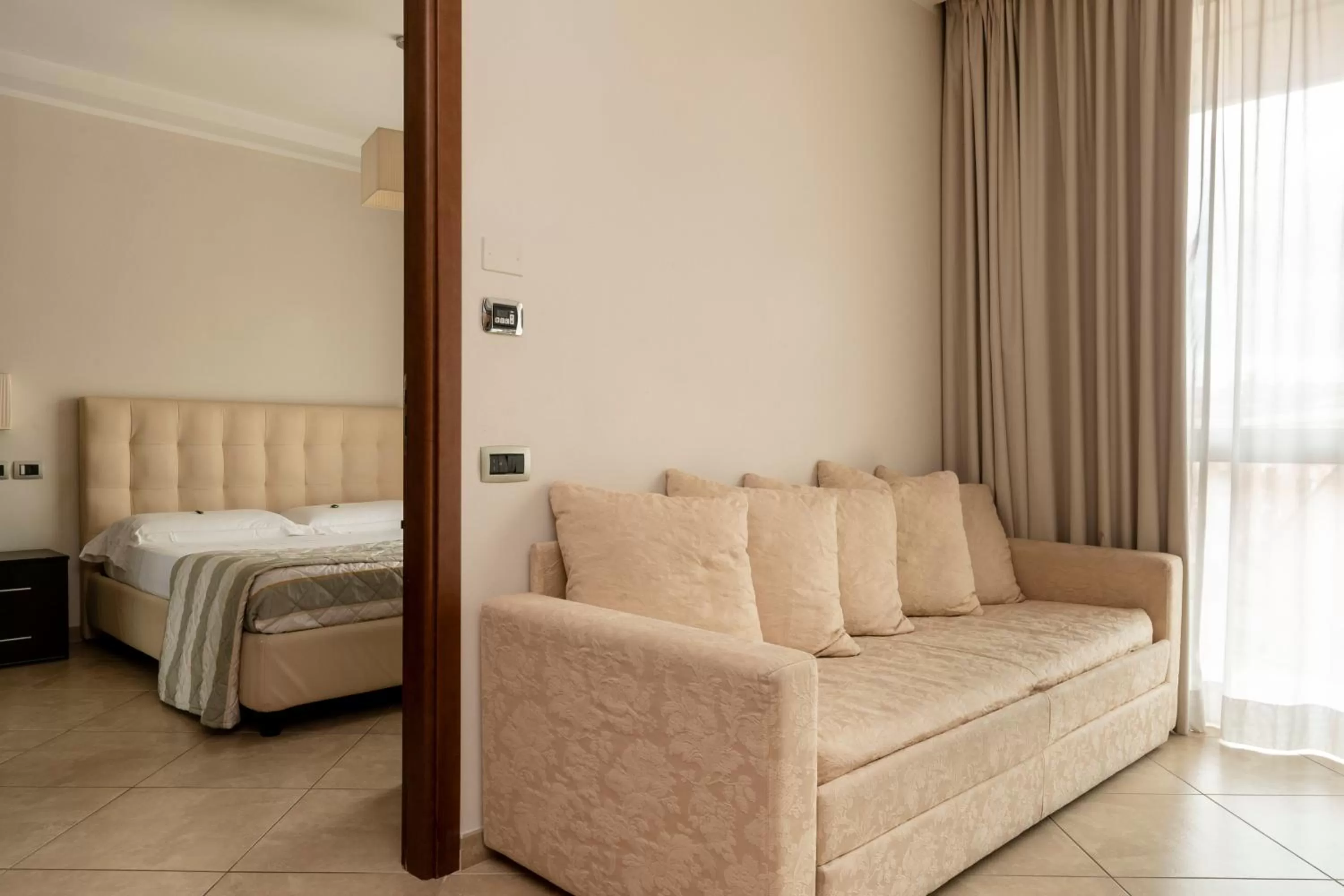 Living room, Bed in ApartHotel Anghel