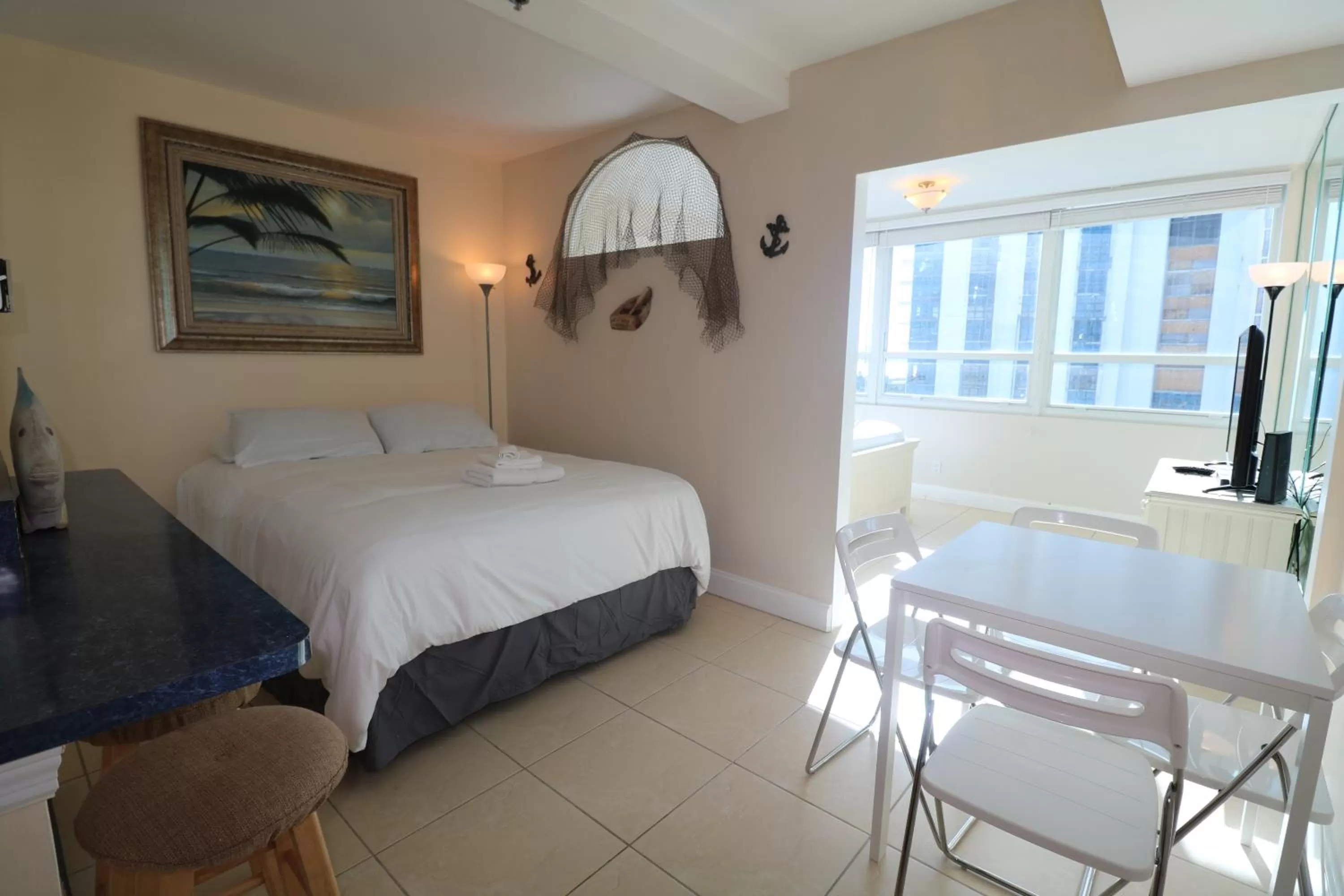 Bay View Studio-Divided in SeaStays Apartments