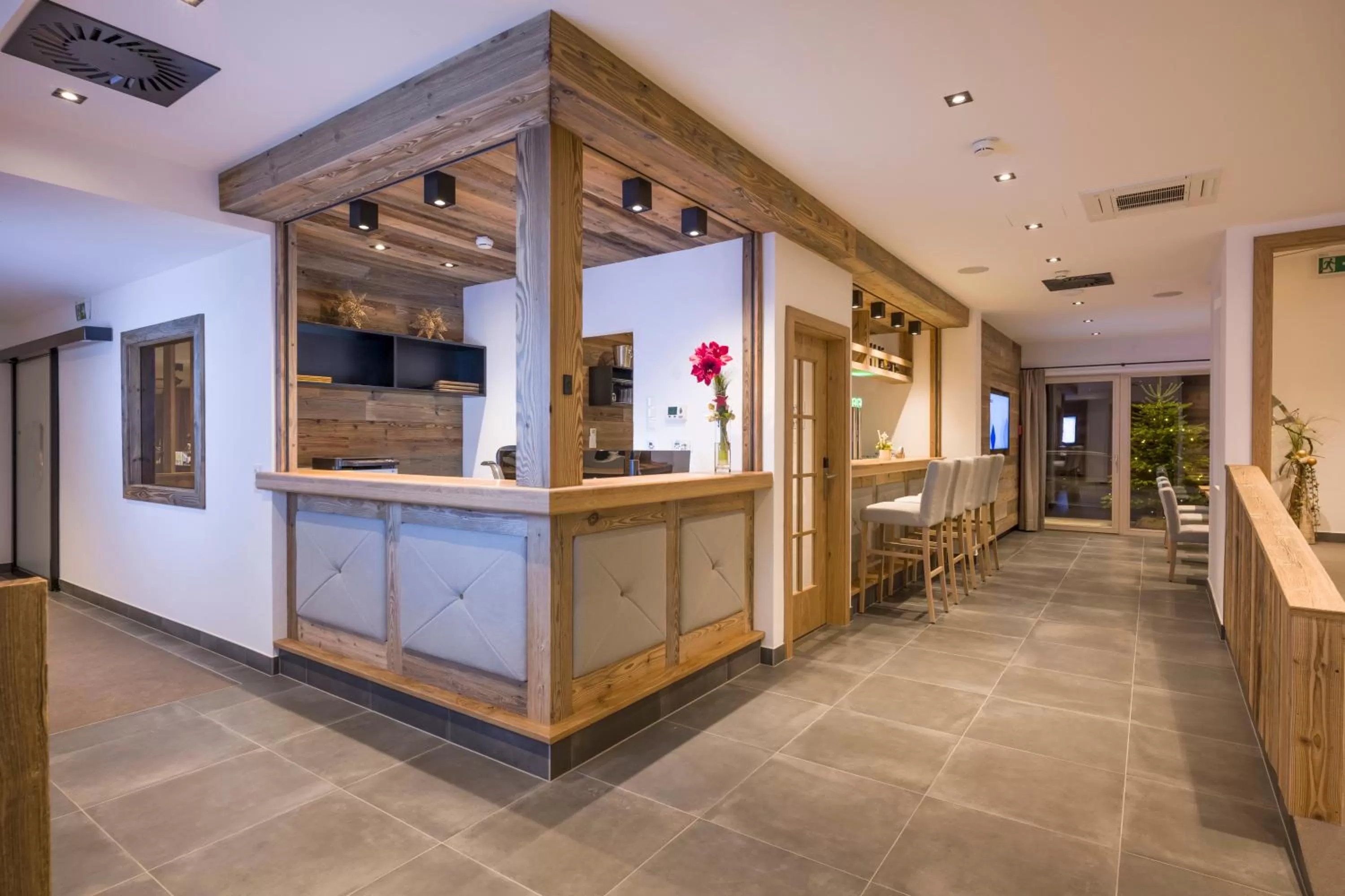 Lobby or reception in Alpenhof Hotel Garni Suprême