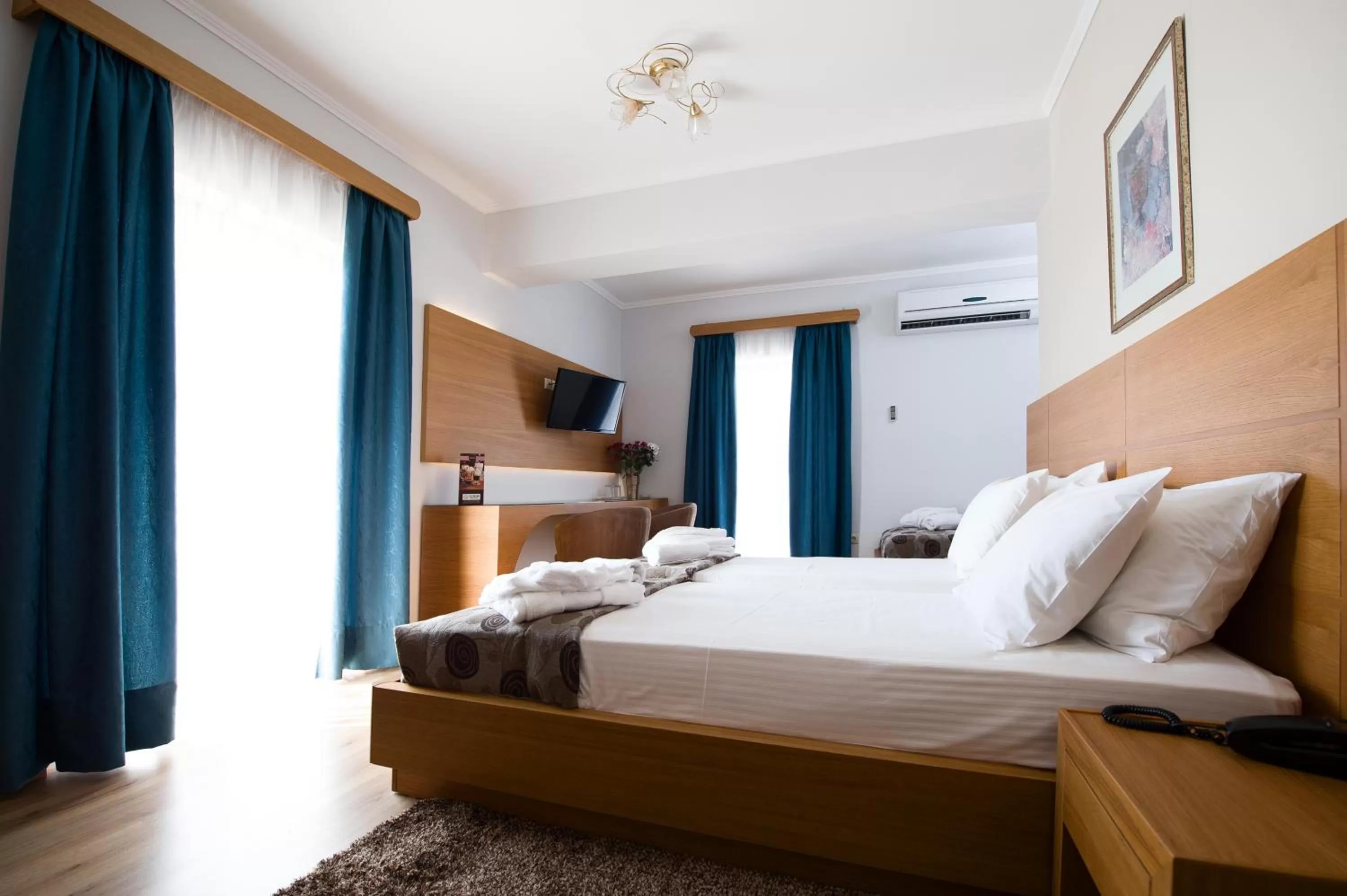 Photo of the whole room, Bed in Olympion