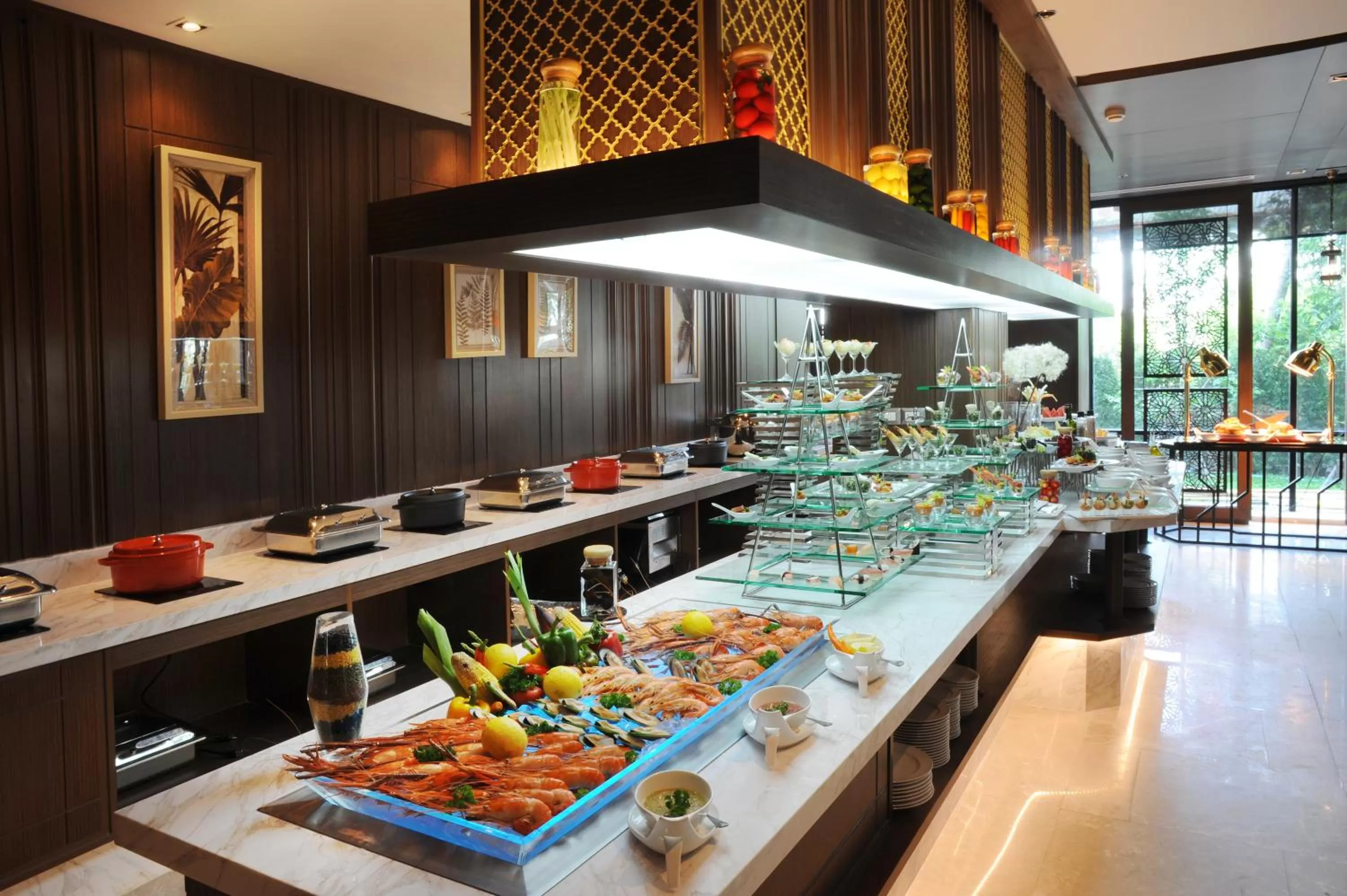 Restaurant/places to eat in Al Meroz Hotel Bangkok - The Leading Halal Hotel