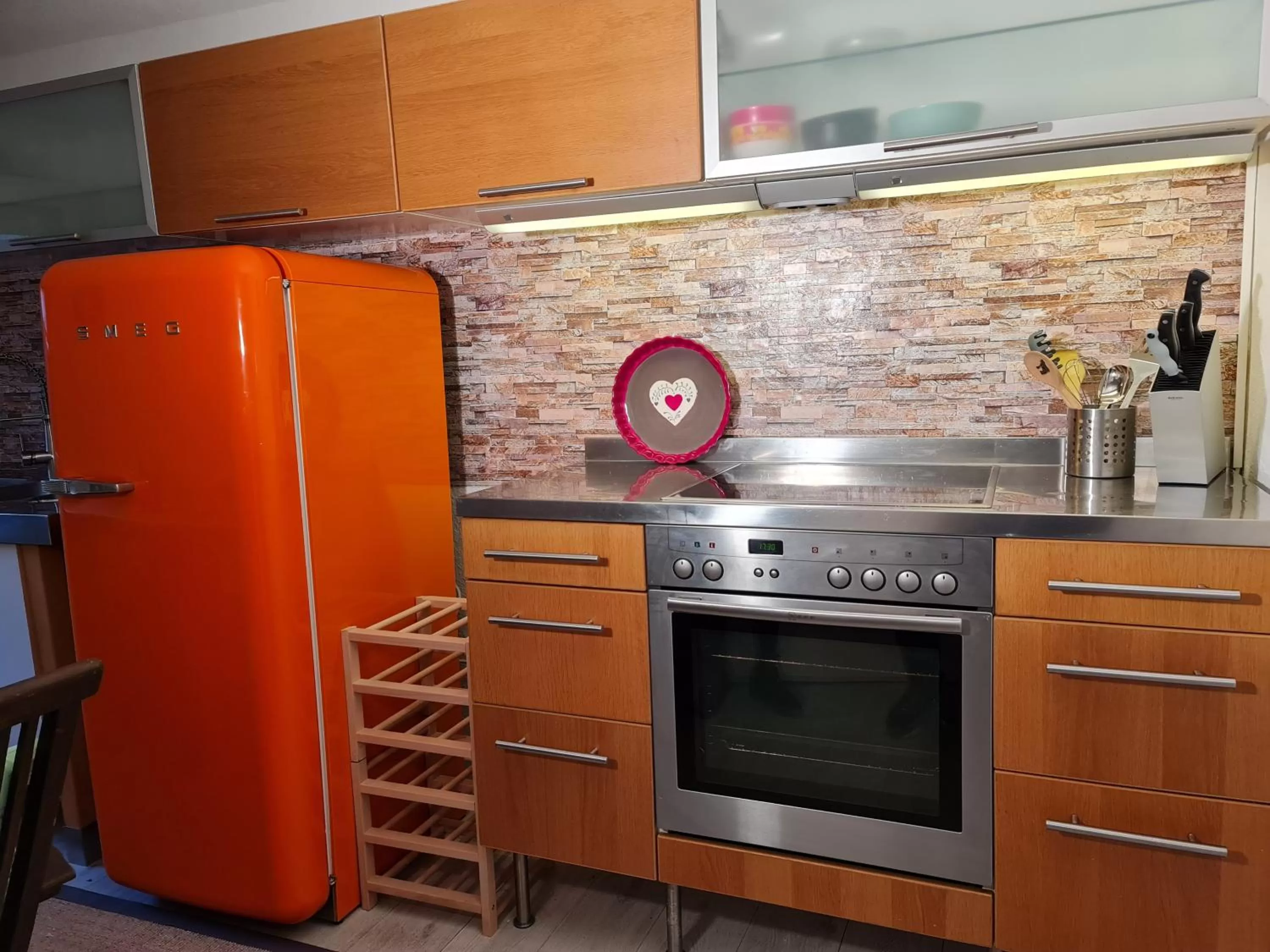 Kitchen or kitchenette in Schönste Lage am Rhein in unmittelbarer Stadtnähe, B & B