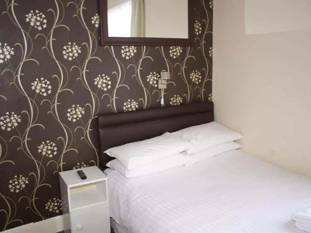 Bedroom, Bed in The Trevross