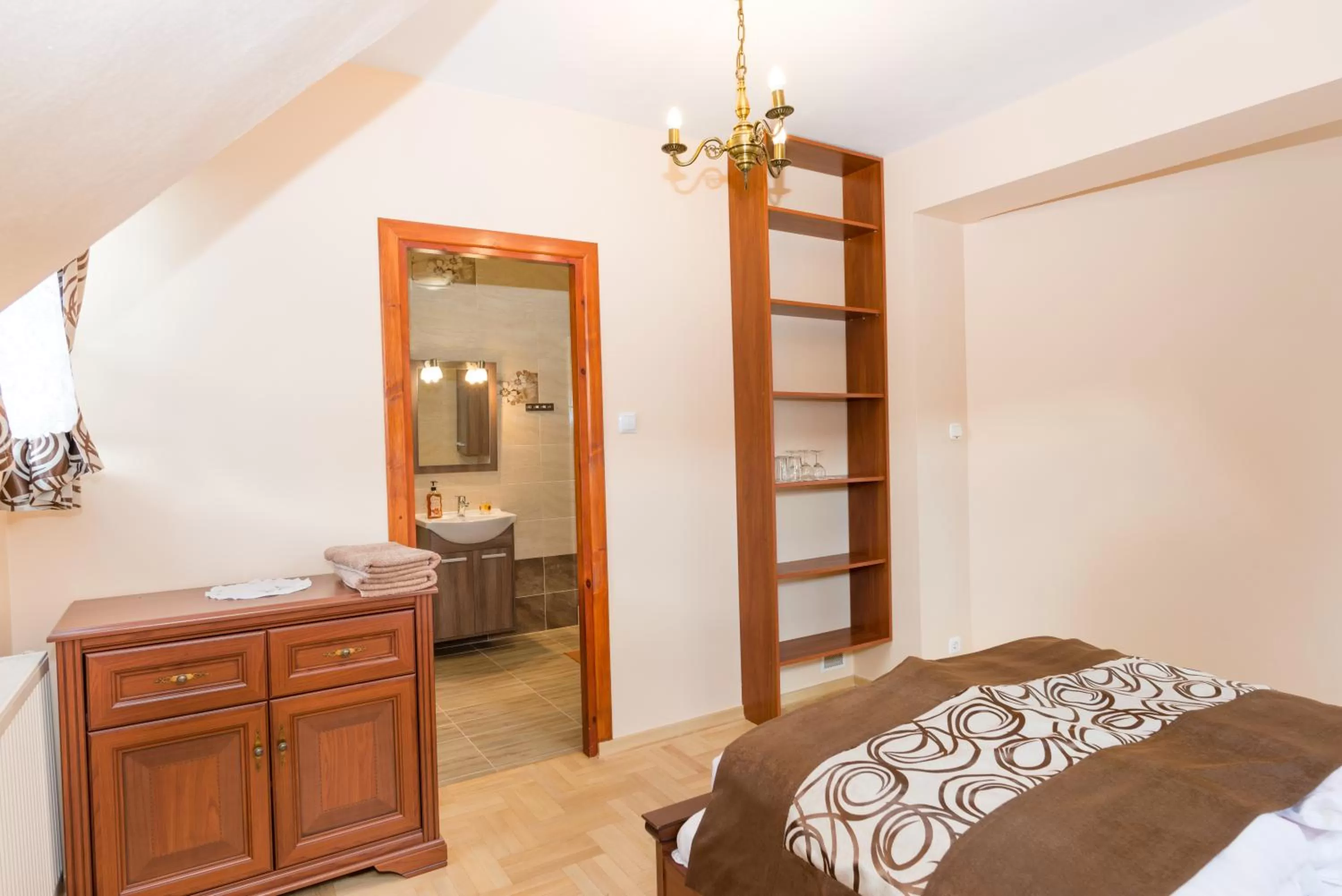 Bed in Gościniec Pięciu Stawów