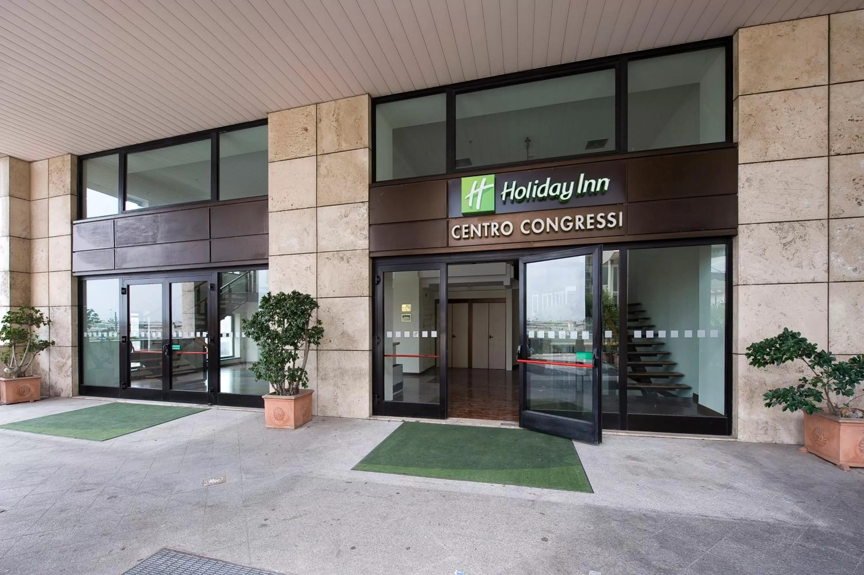 Property building in Holiday Inn Naples by IHG