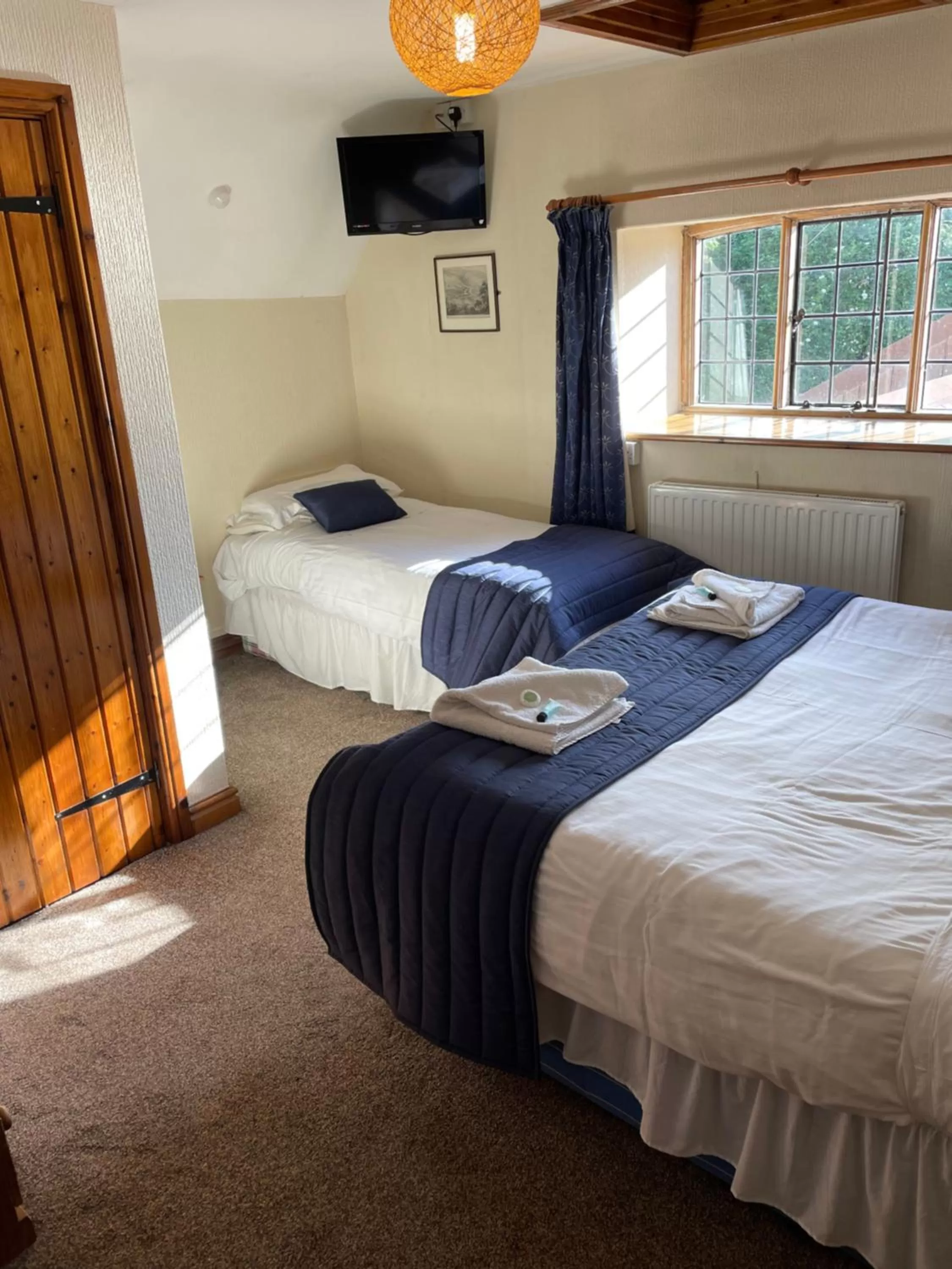 Photo of the whole room in Halfway House Inn & Cottages