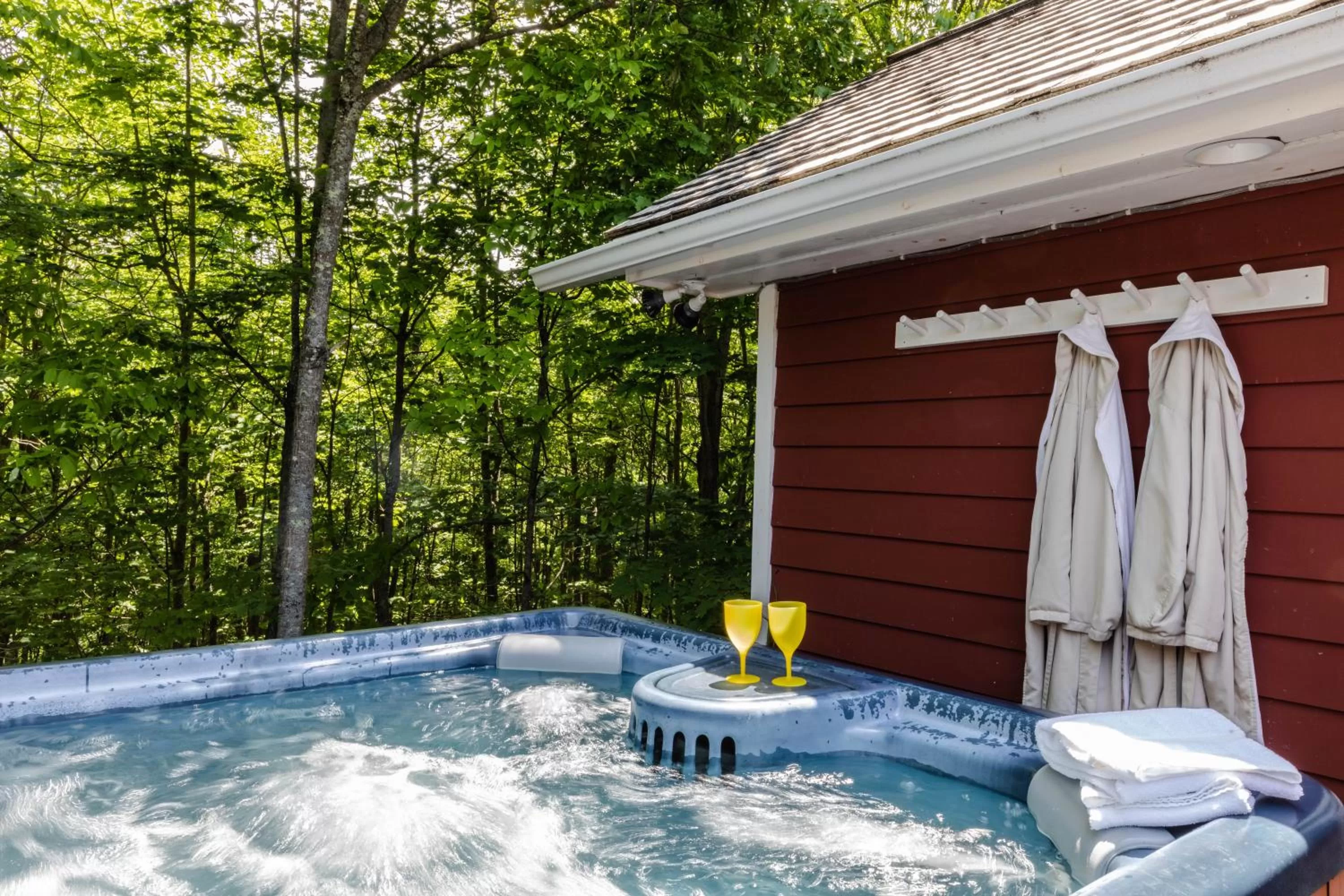 Hot Tub in Maple Hill Farm Inn