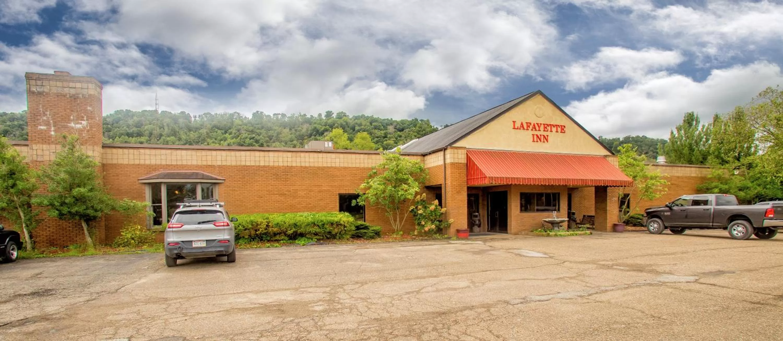 Property building in Lafayette Inn