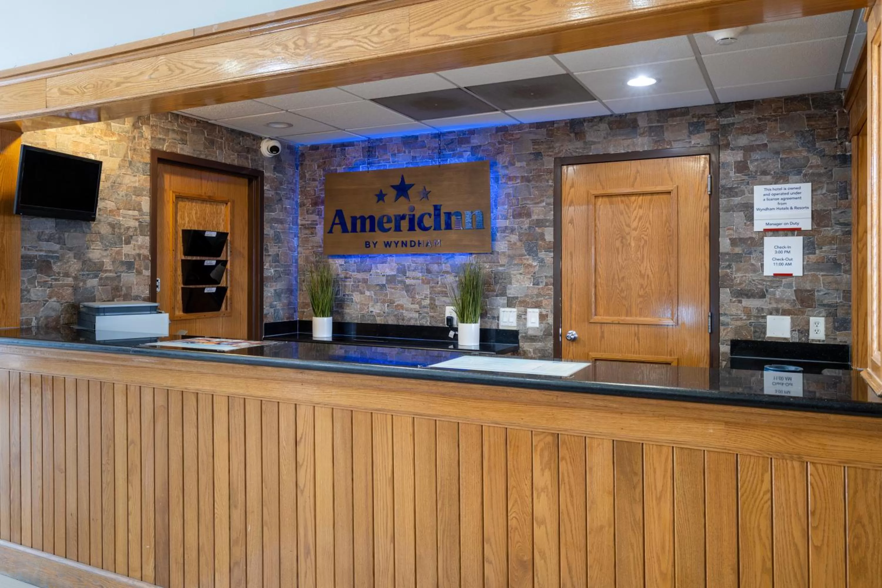Lobby or reception in AmericInn by Wyndham Cedar Rapids North
