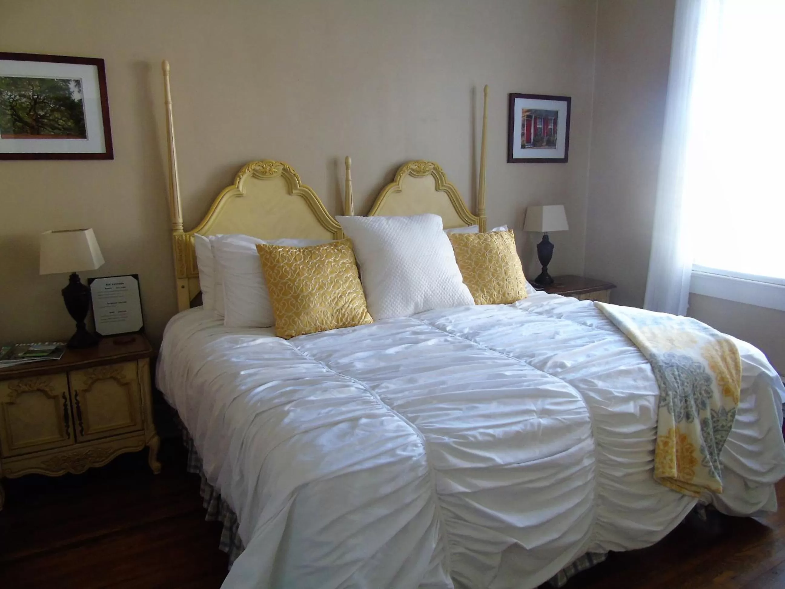 Bedroom, Bed in The Charleston Inn