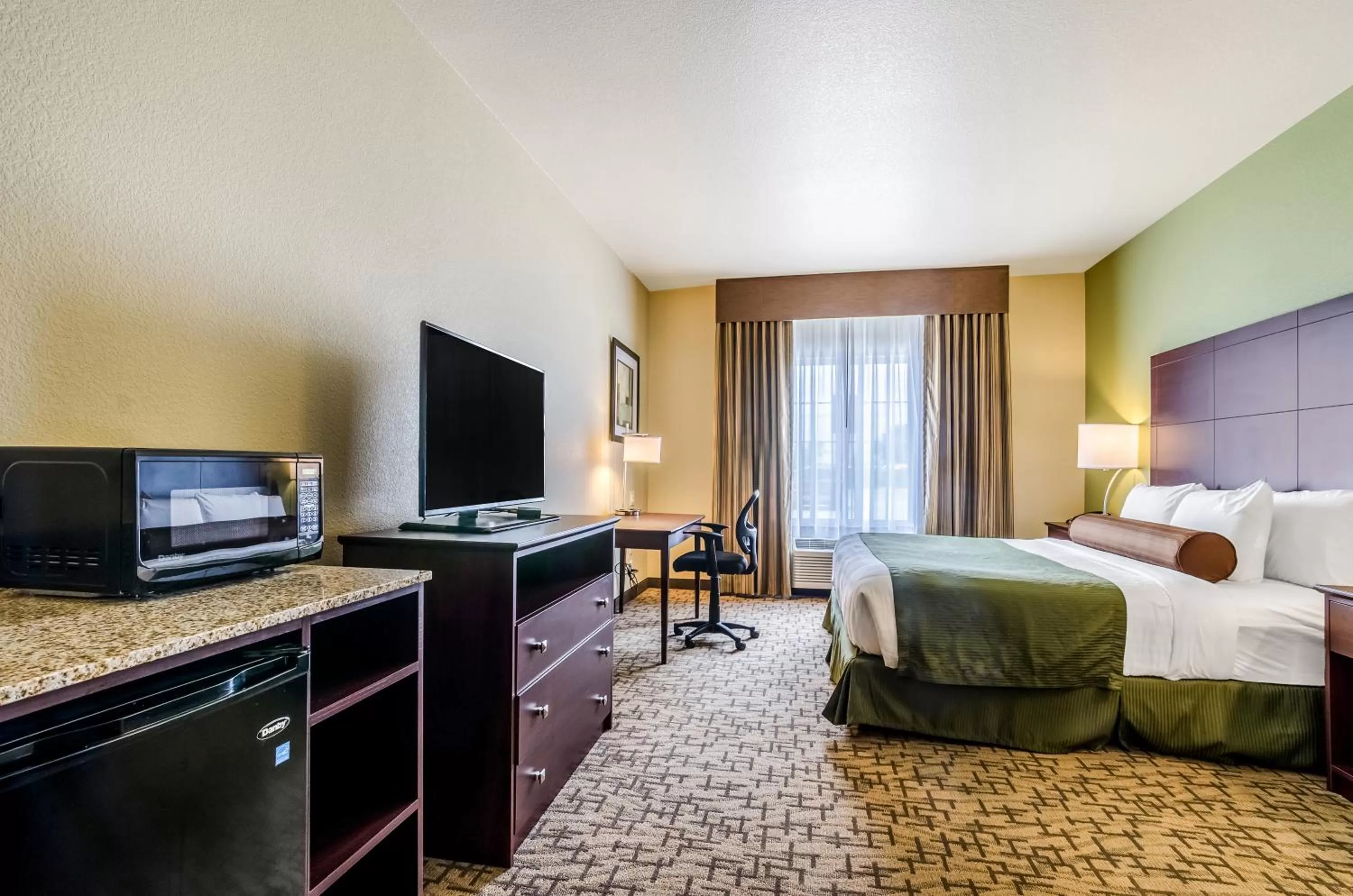 Bed in Cobblestone Hotel & Suites - McCook