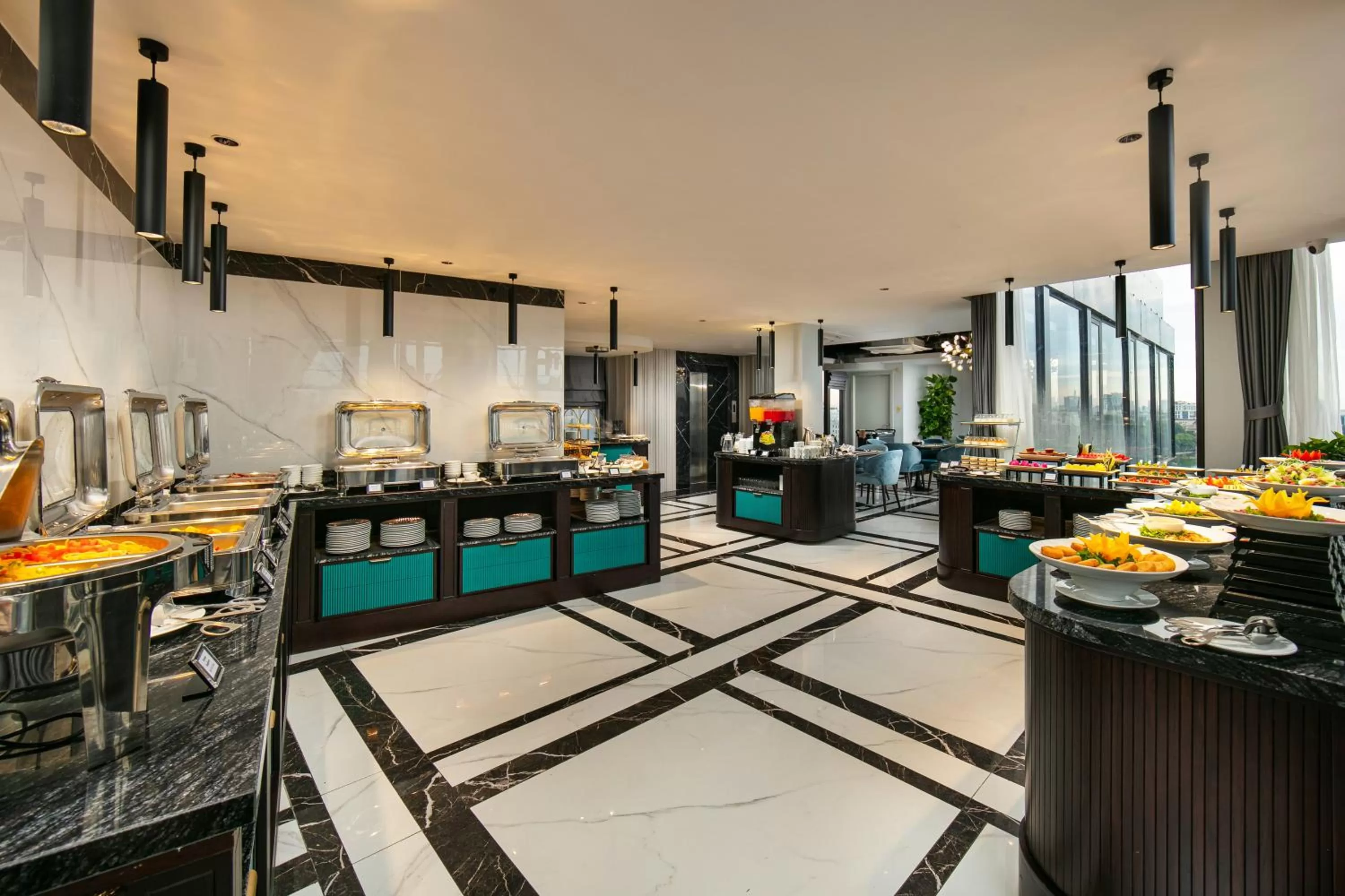 Restaurant/places to eat in MAY DE VILLE Lakeside Hotel