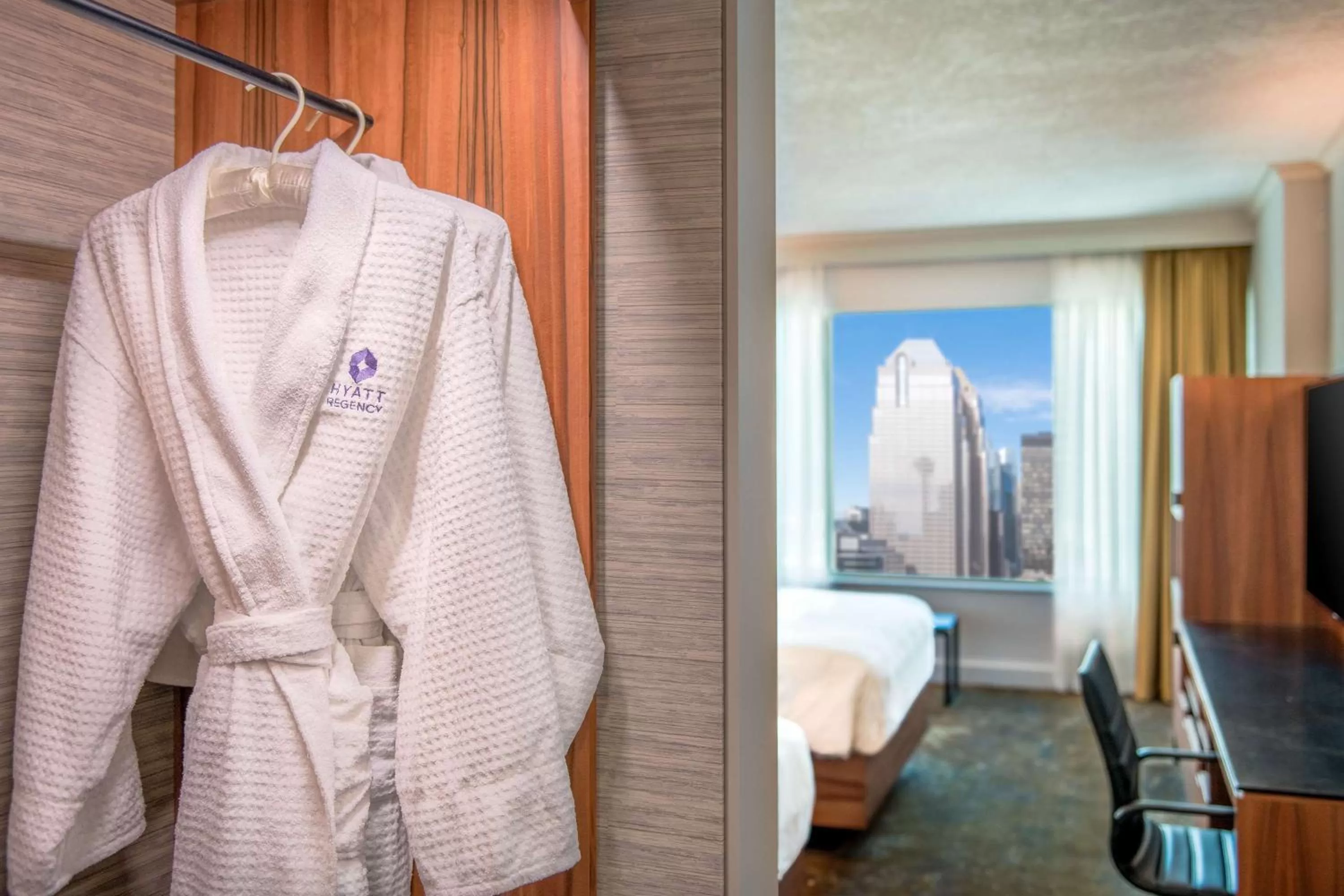 View (from property/room), Bed in Hyatt Regency Calgary