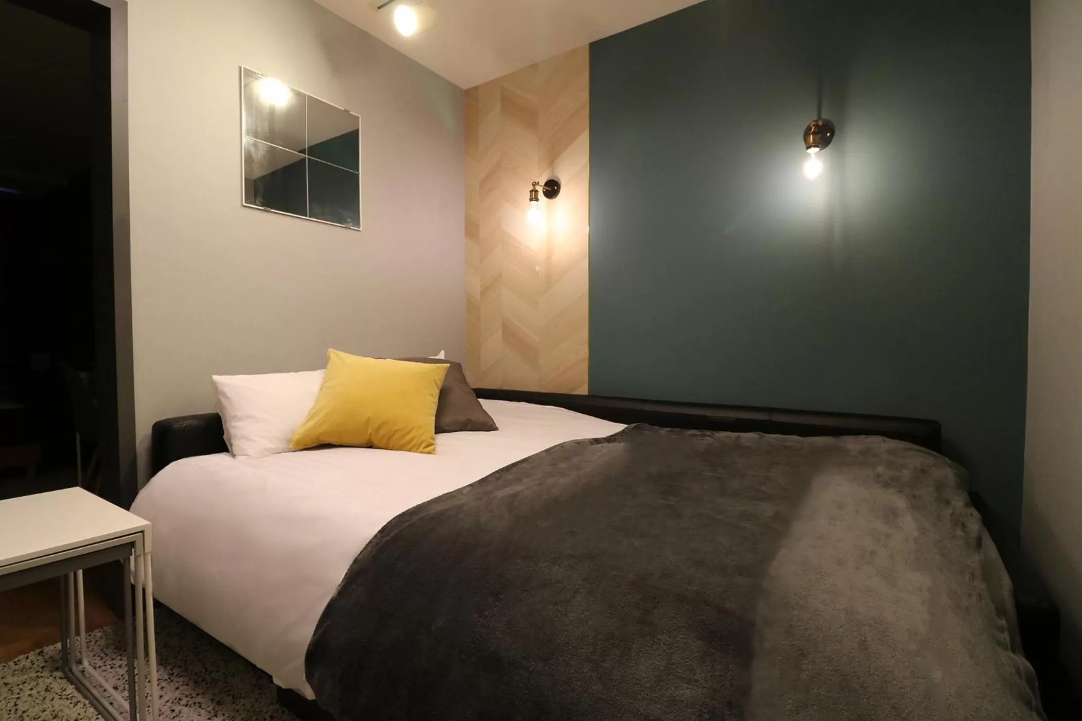 Bed in Glass Shiseikan