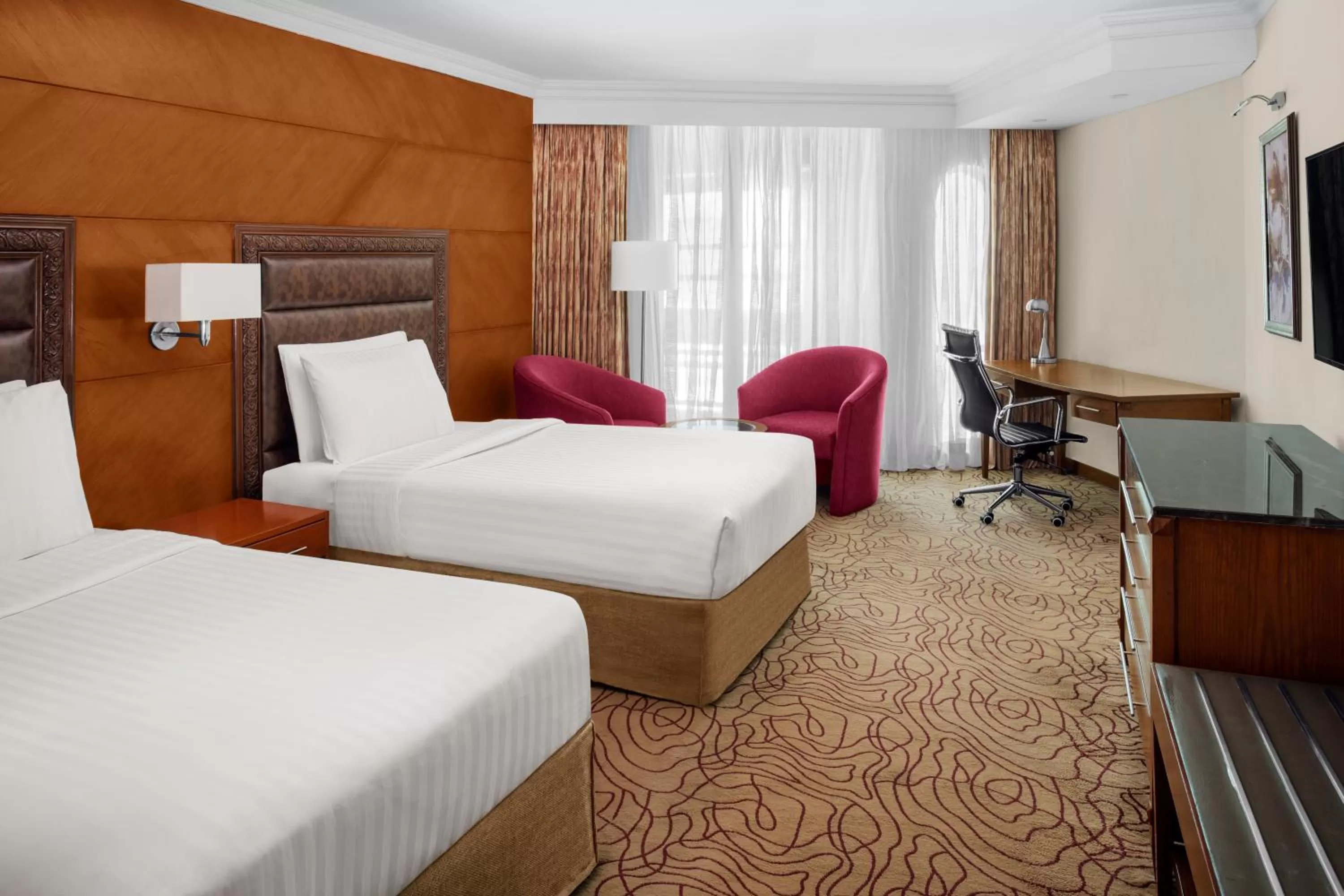 Bedroom, Bed in Mövenpick Hotel Karachi