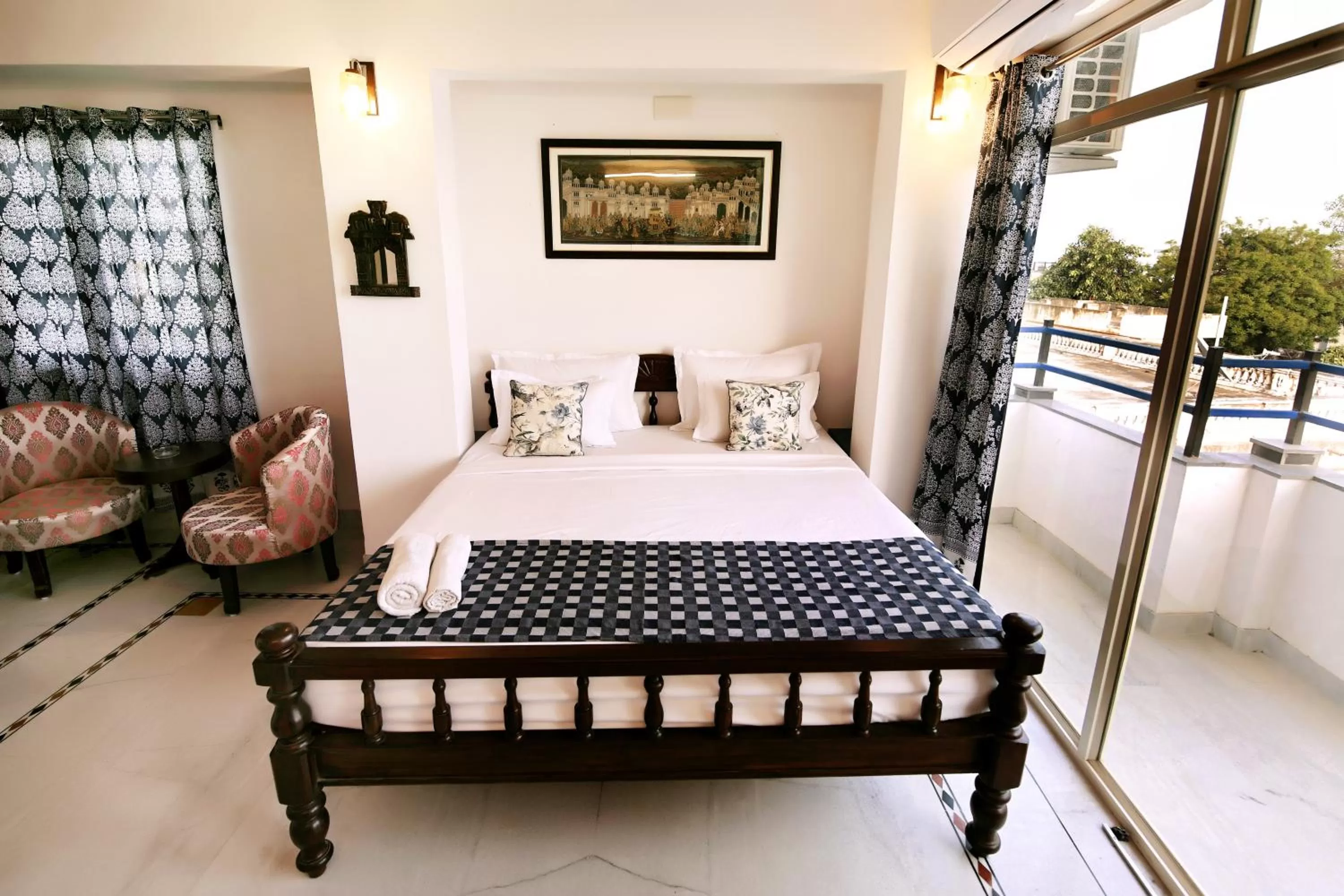 Bedroom, Bed in The Lake View Hotel- On Lake Pichola