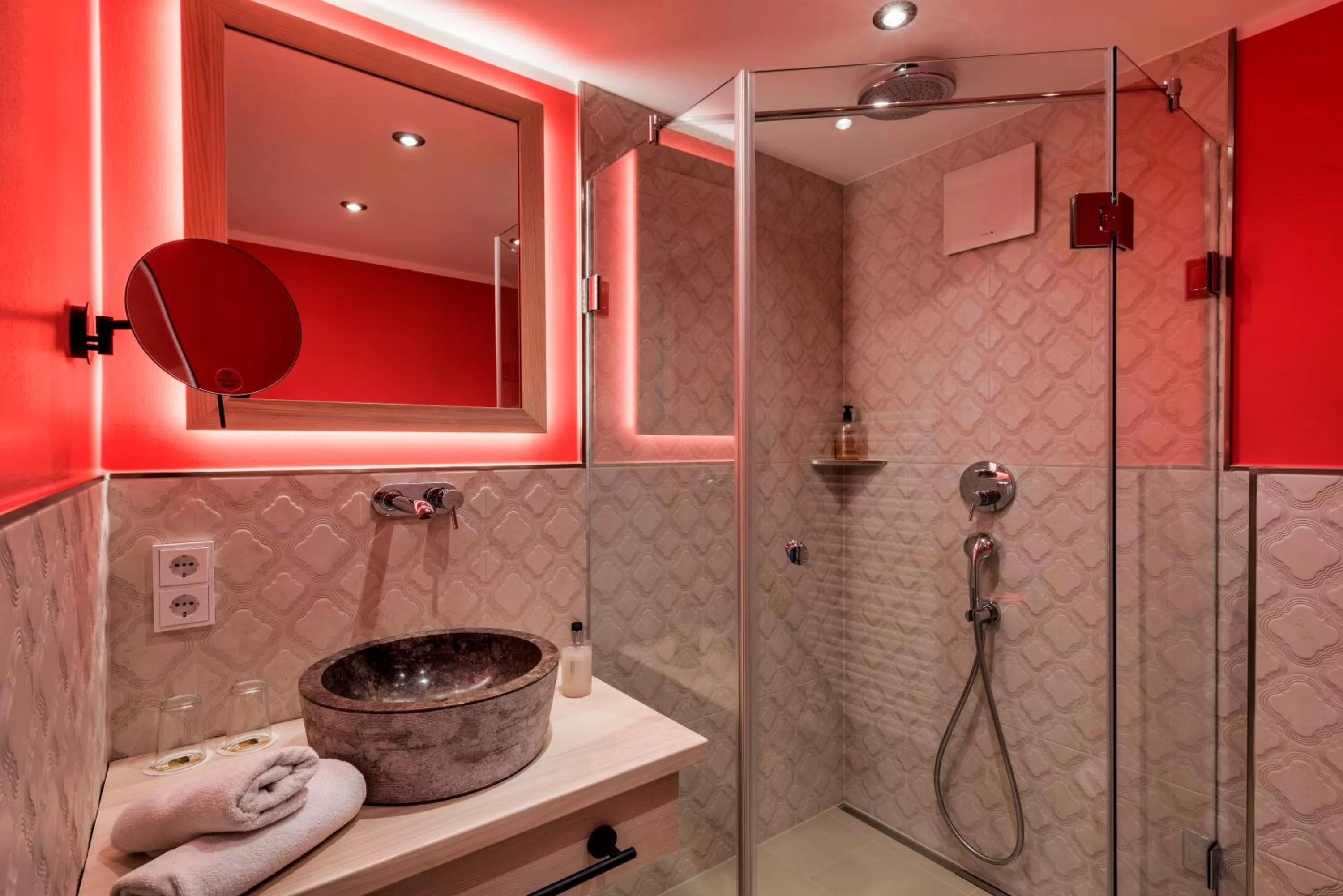 Bathroom in Hotel Schäfflerwirt