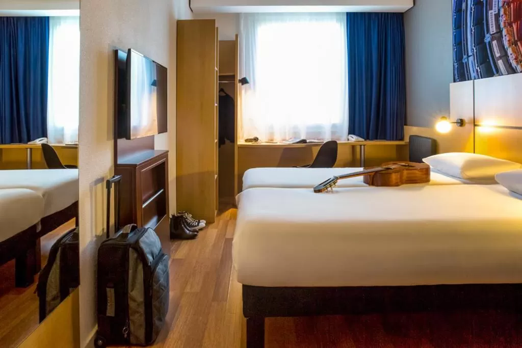 Photo of the whole room, Bed in ibis Genève Petit Lancy