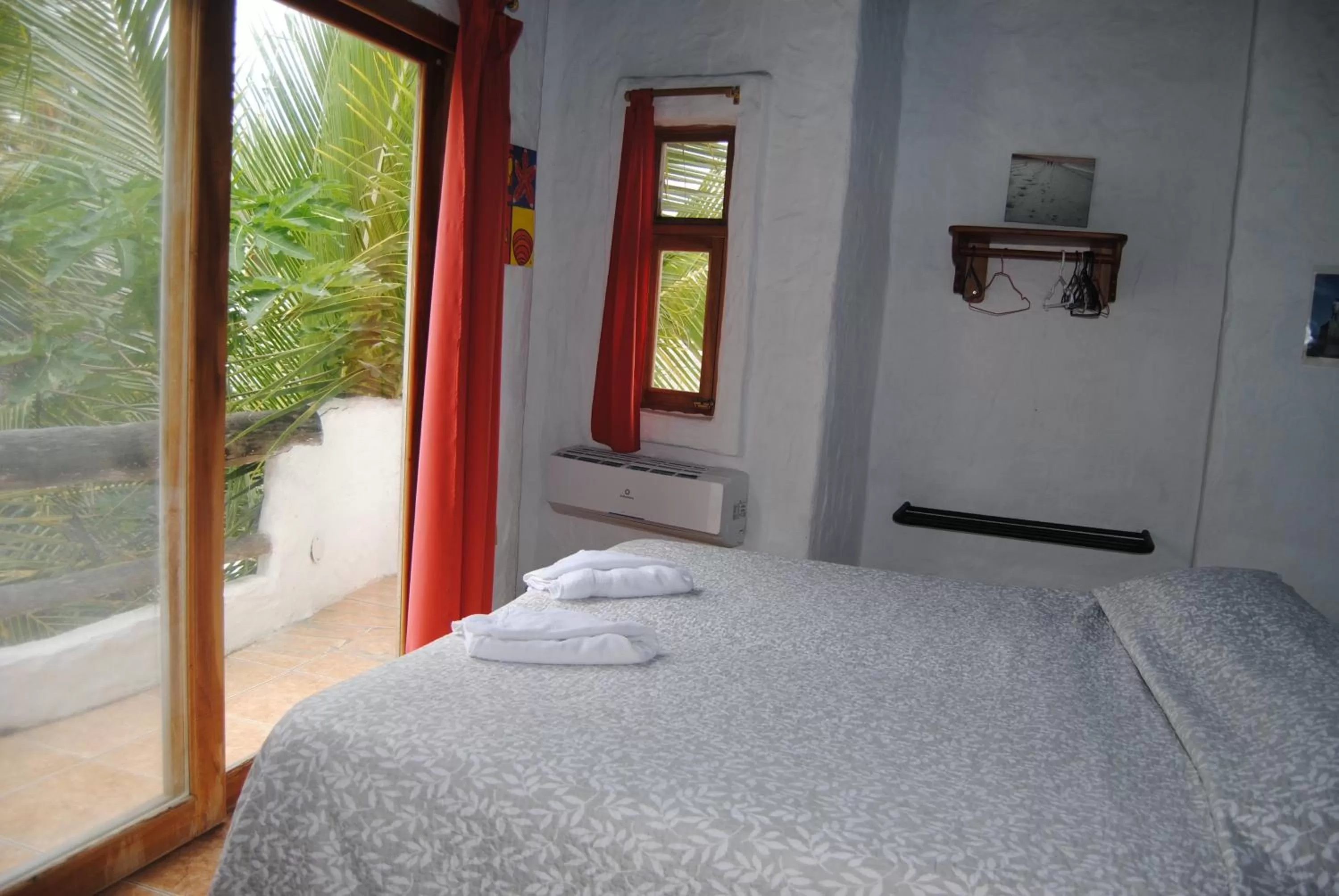 Photo of the whole room, Bed in Hostal Galapagos by Bar de Beto