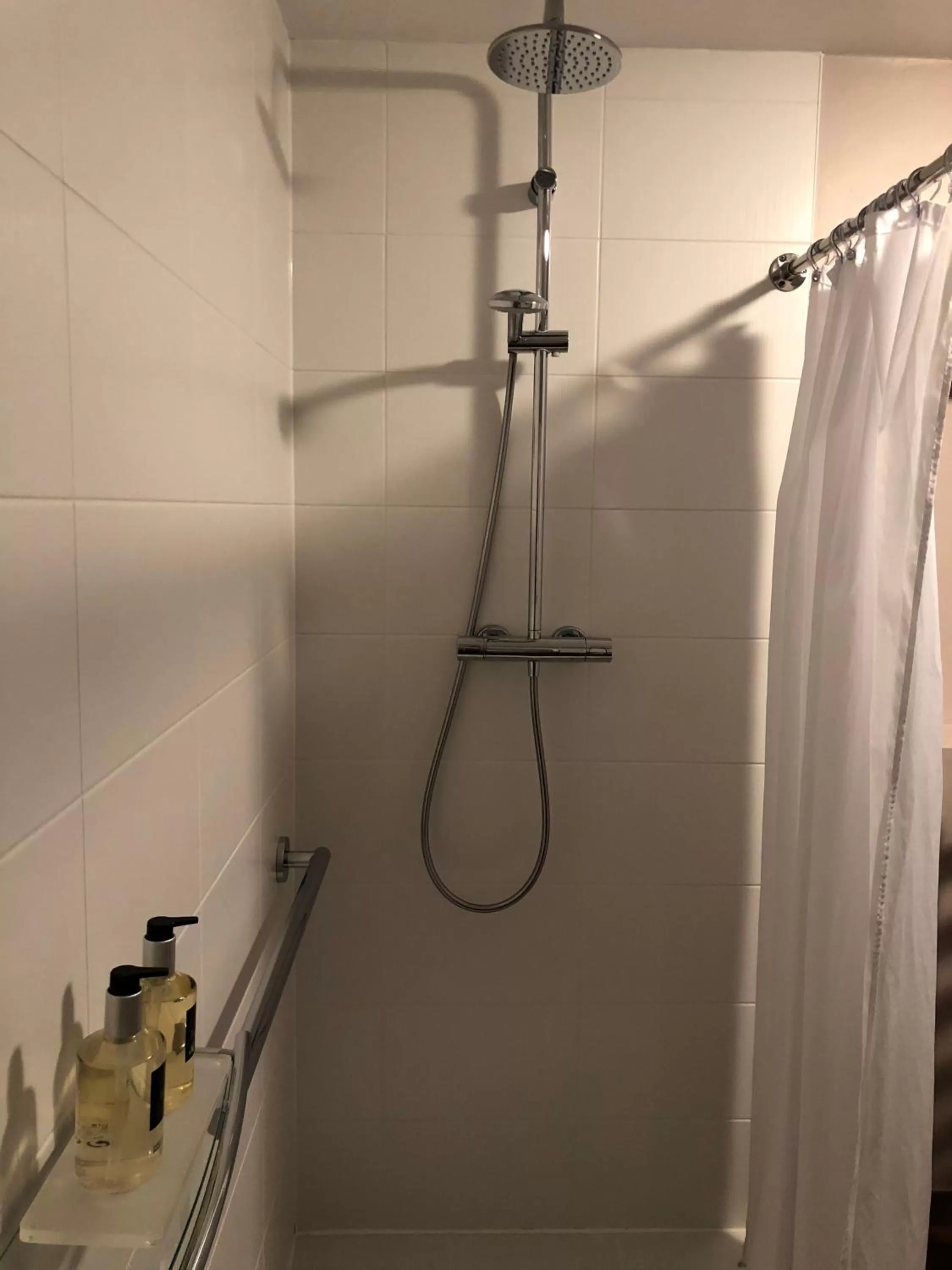 Bathroom in The Hive at 52