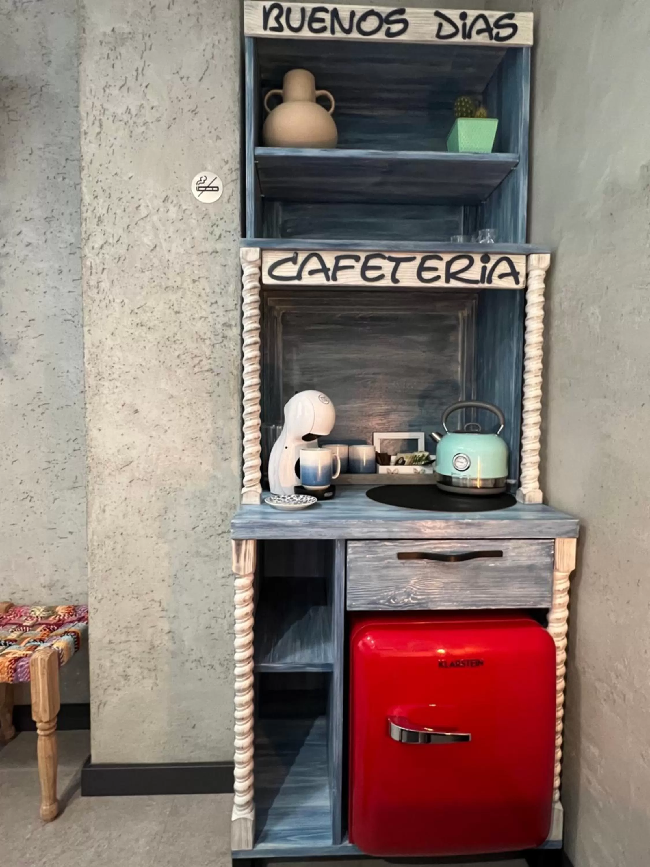 Coffee/tea facilities in Global Home - Aparthotel - No Contact Check In