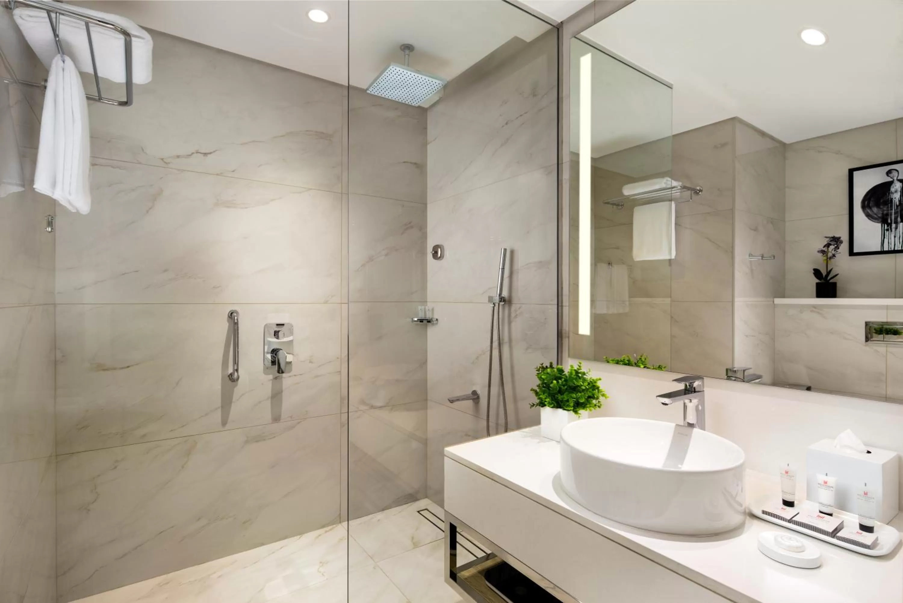 Shower in Millennium Place Mirdif