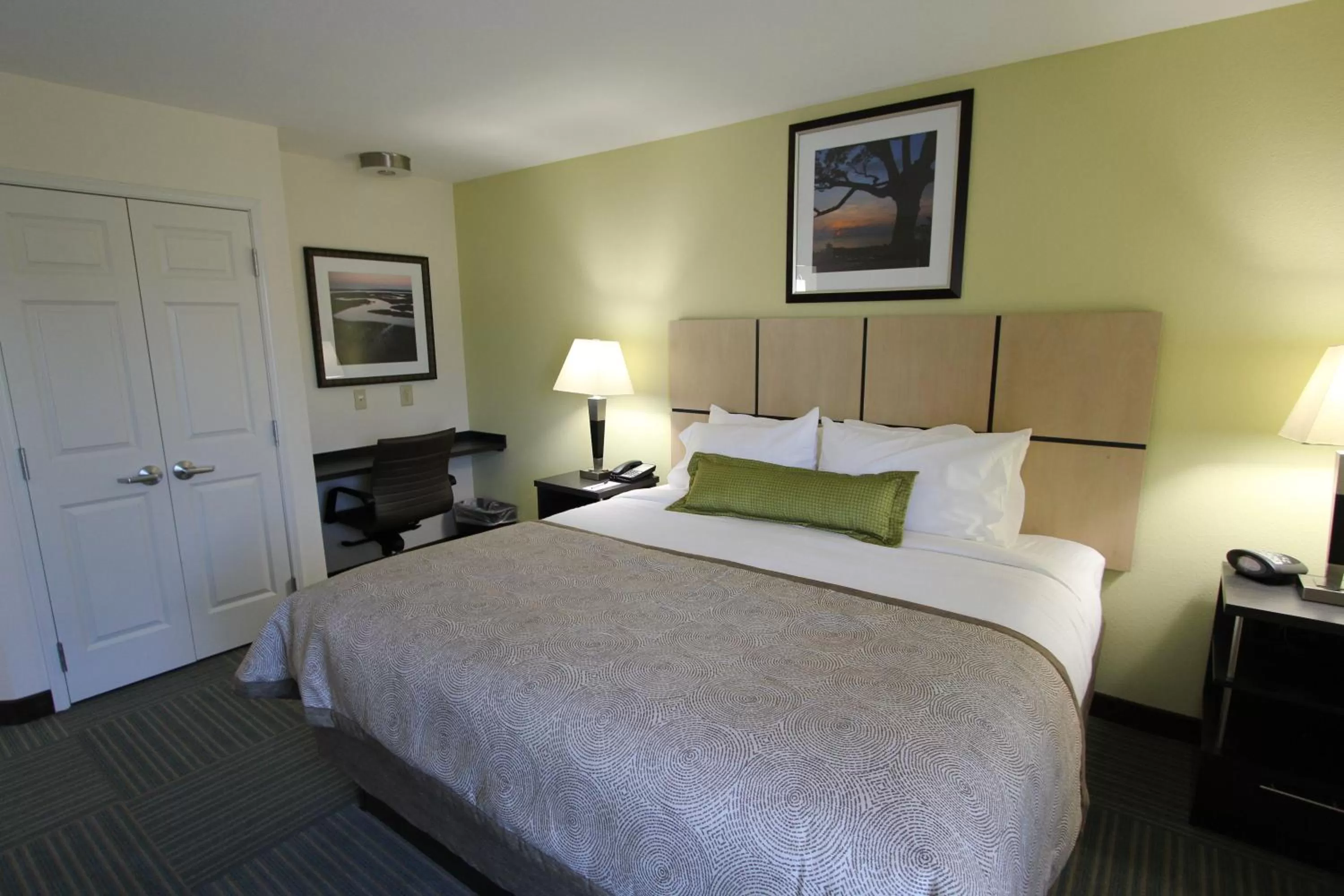 Photo of the whole room, Bed in Candlewood Suites Greenville by IHG