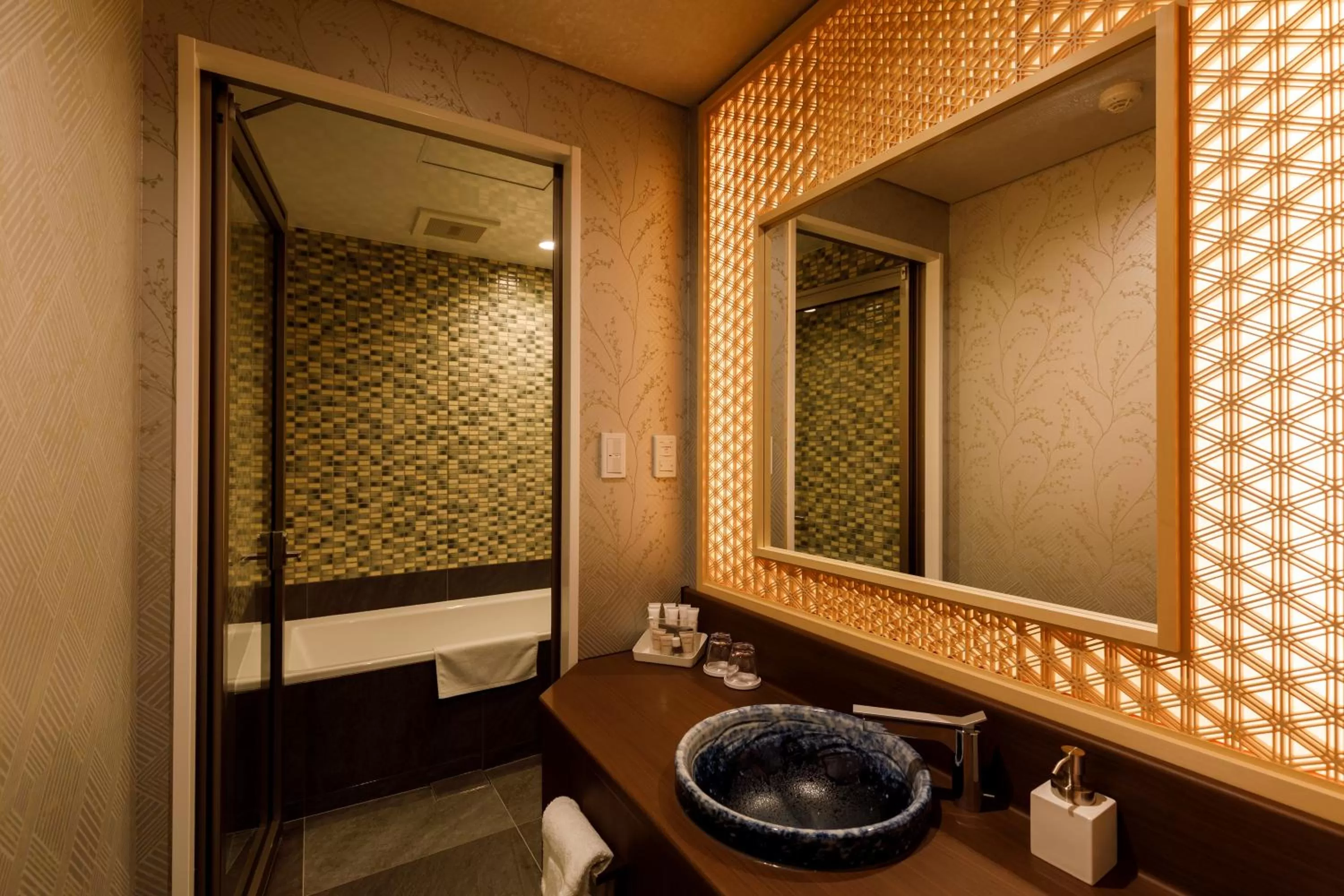 Bathroom in ひがし茶屋街らしく金沢 Hotel Rashiku kanazawa