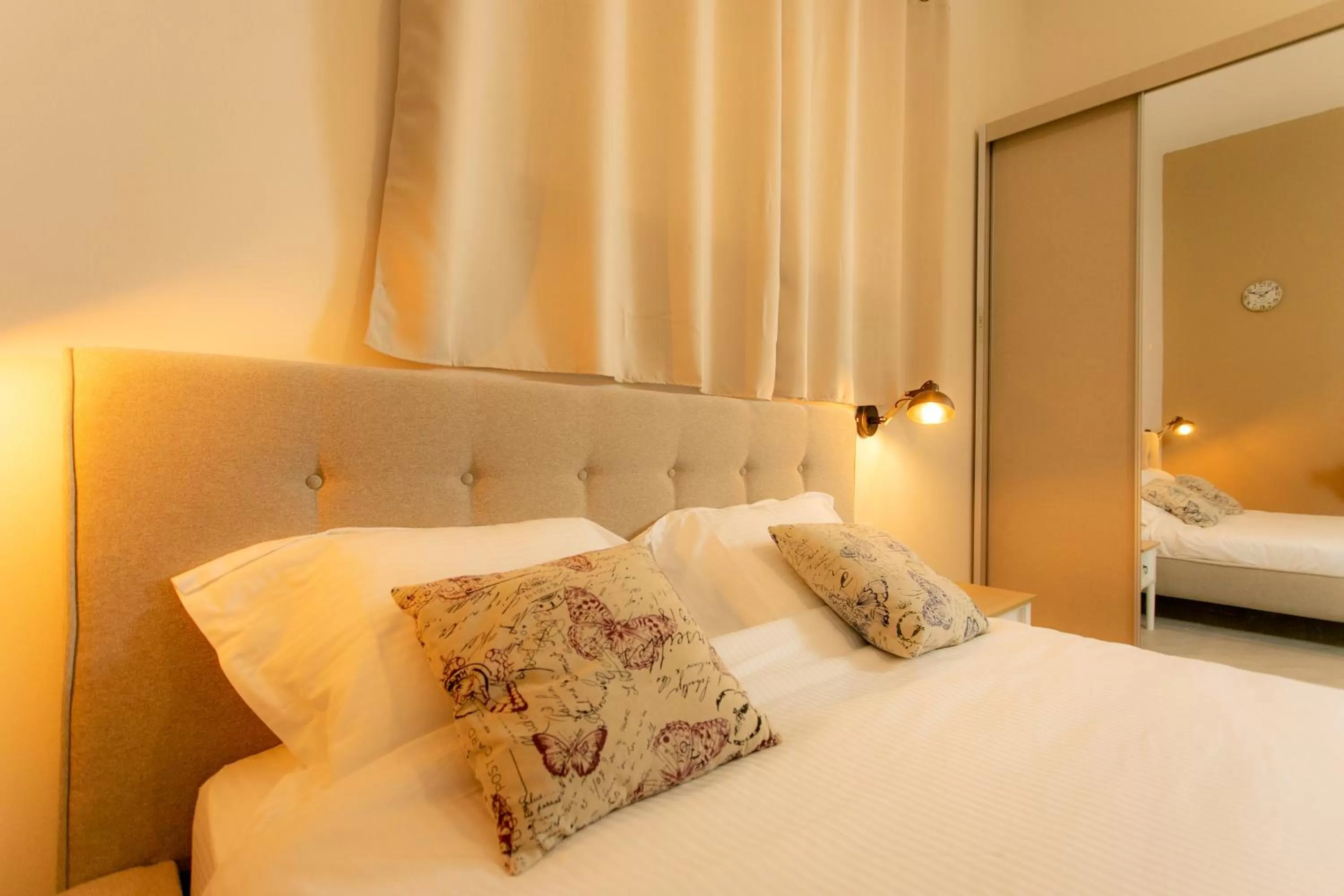 Photo of the whole room, Bed in Eshel Mansion - Boutique Suites