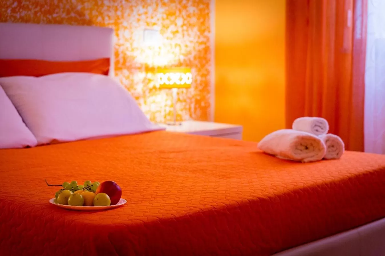 Photo of the whole room, Bed in Colors B&B