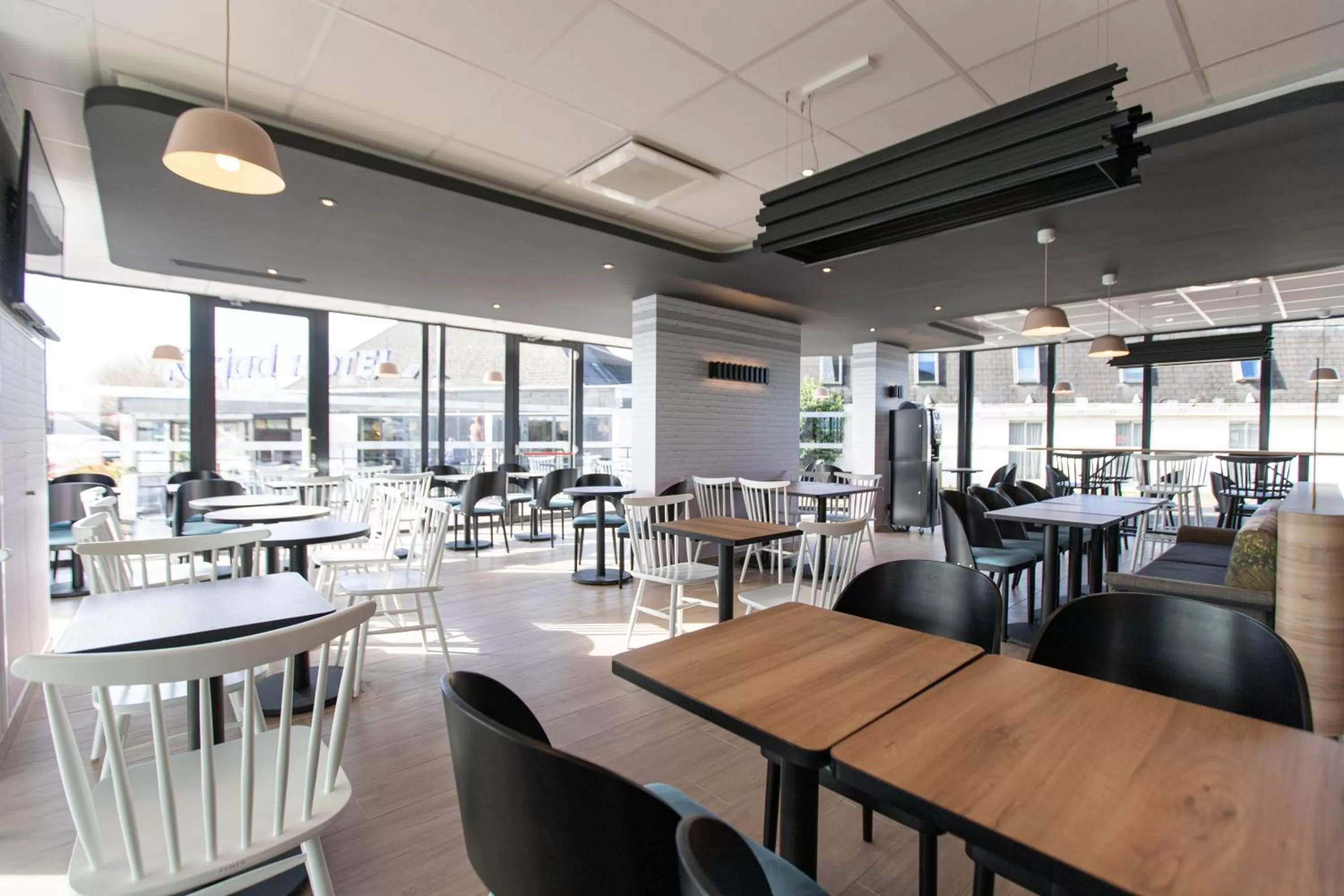 Restaurant/places to eat in B&B HOTEL Compiègne