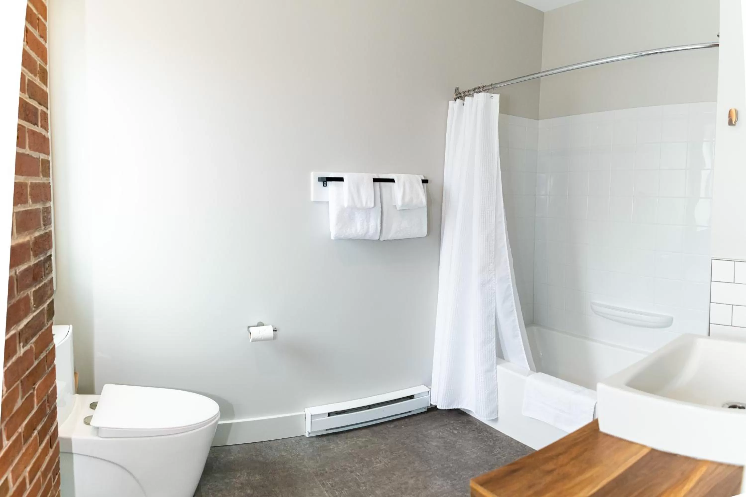 Shower in Morel Executive Suites