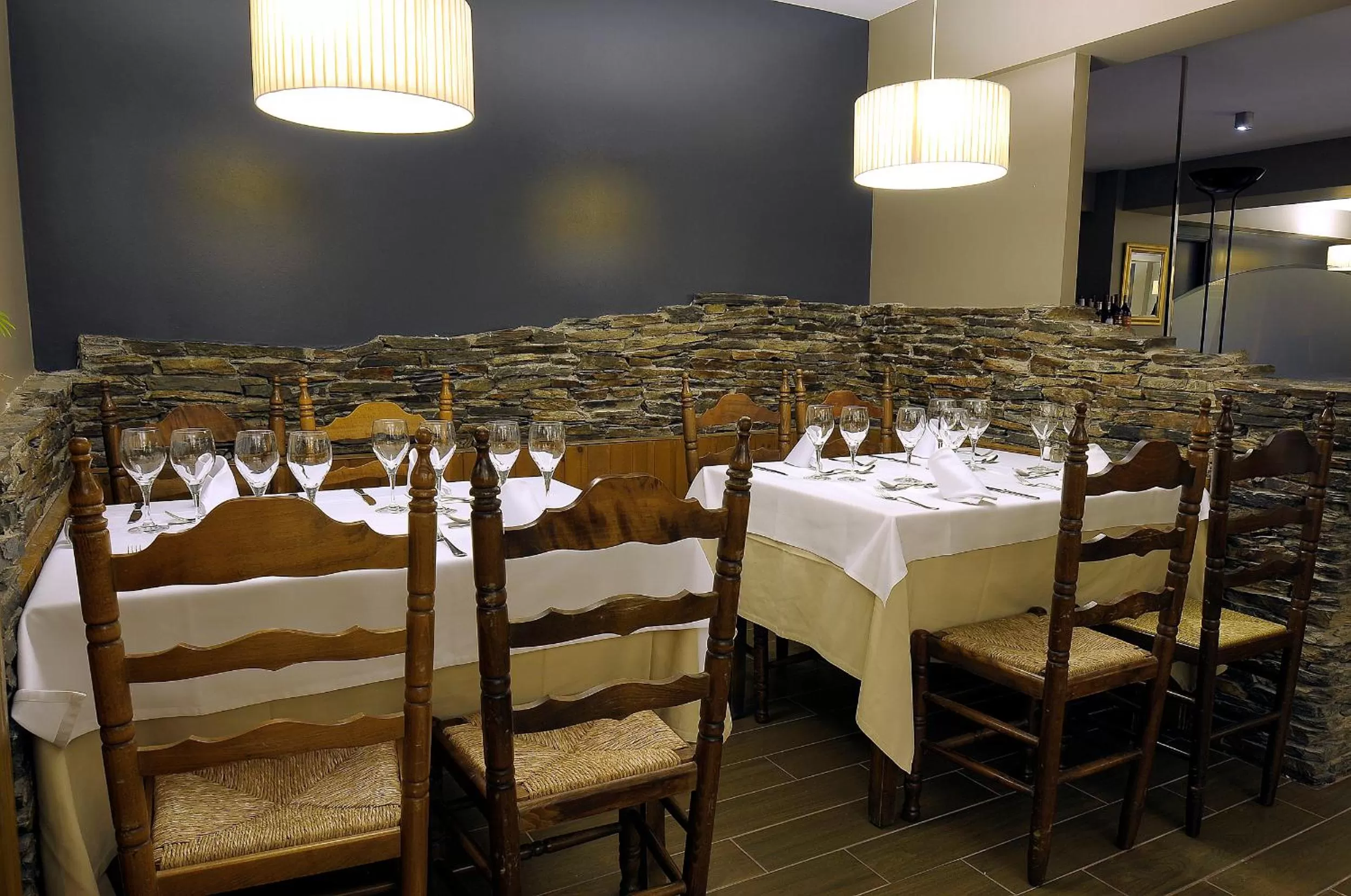 Restaurant/places to eat in Hotel Kandahar