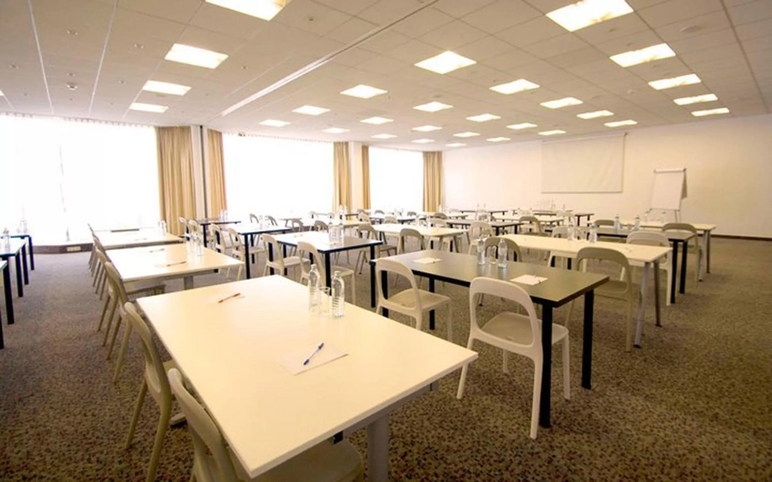 Business facilities in Lenas West Hotel