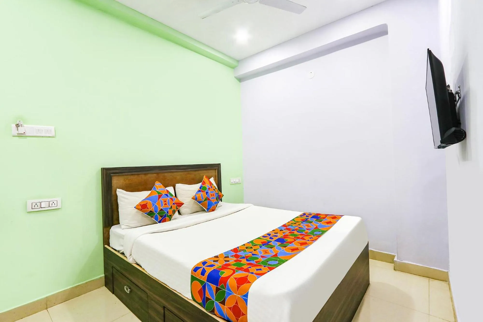 Bed in OYO Flagship Hotel Night Eye Nanakramguda