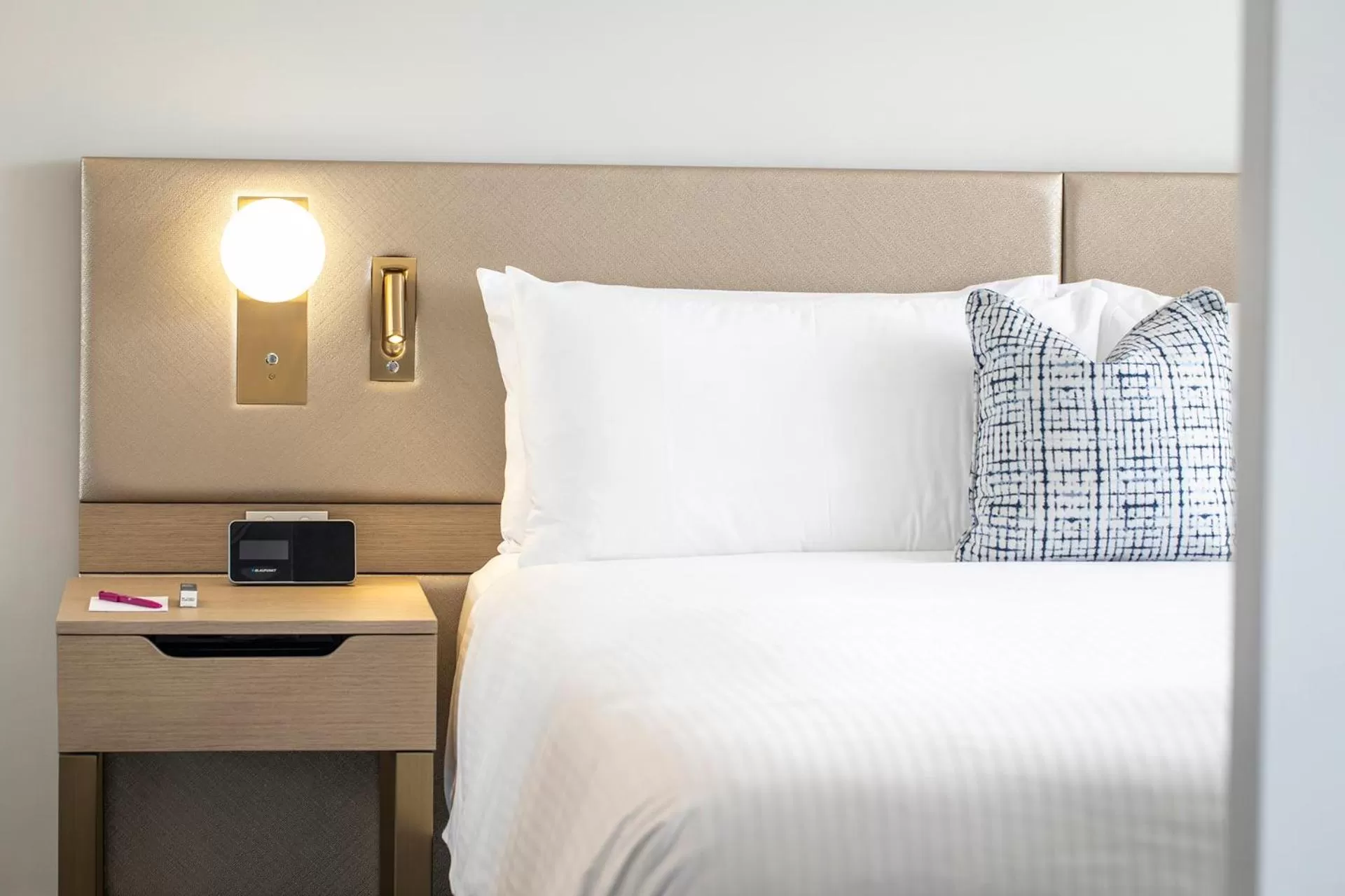 Bed in Crowne Plaza Sydney Coogee Beach by IHG