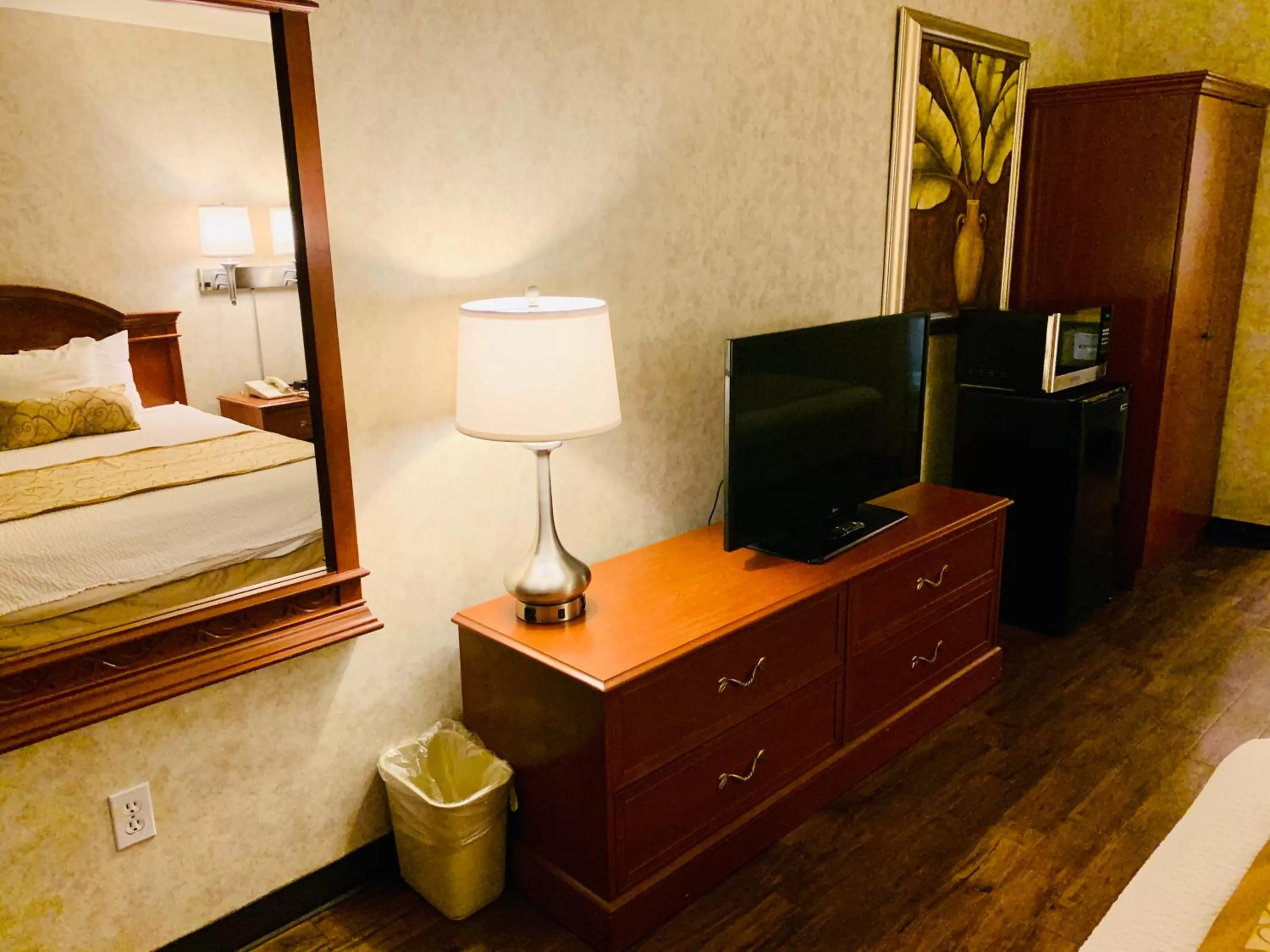 TV and multimedia, Bed in St. George Inn and Suites