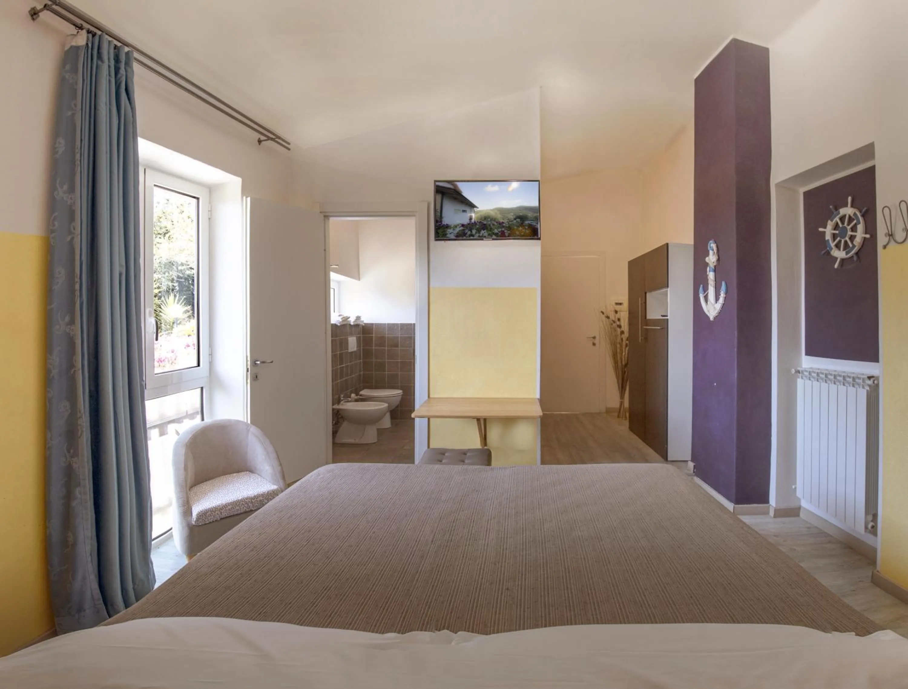 Bed in Albergo Serena