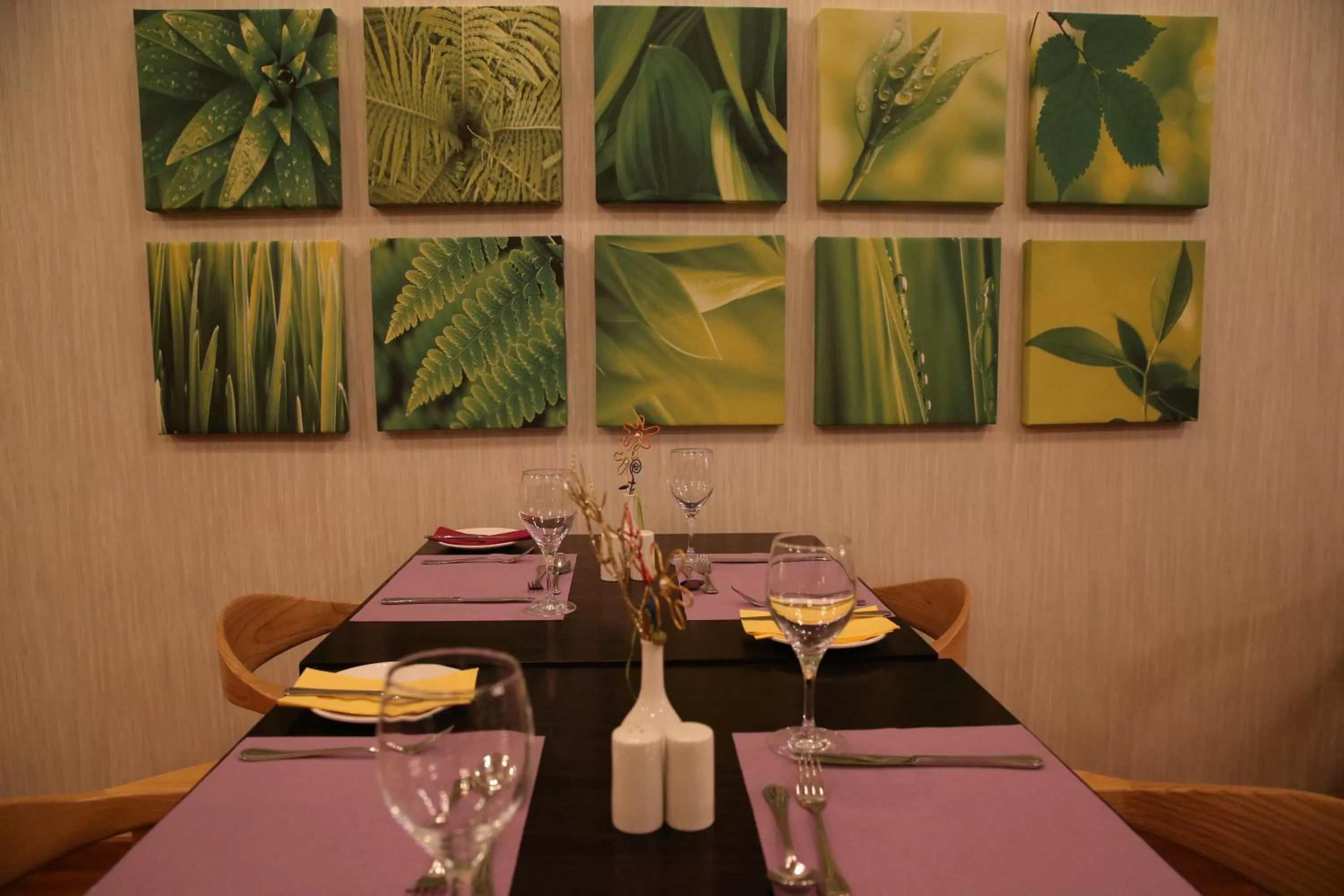 Restaurant/places to eat in Altius Boutique Hotel
