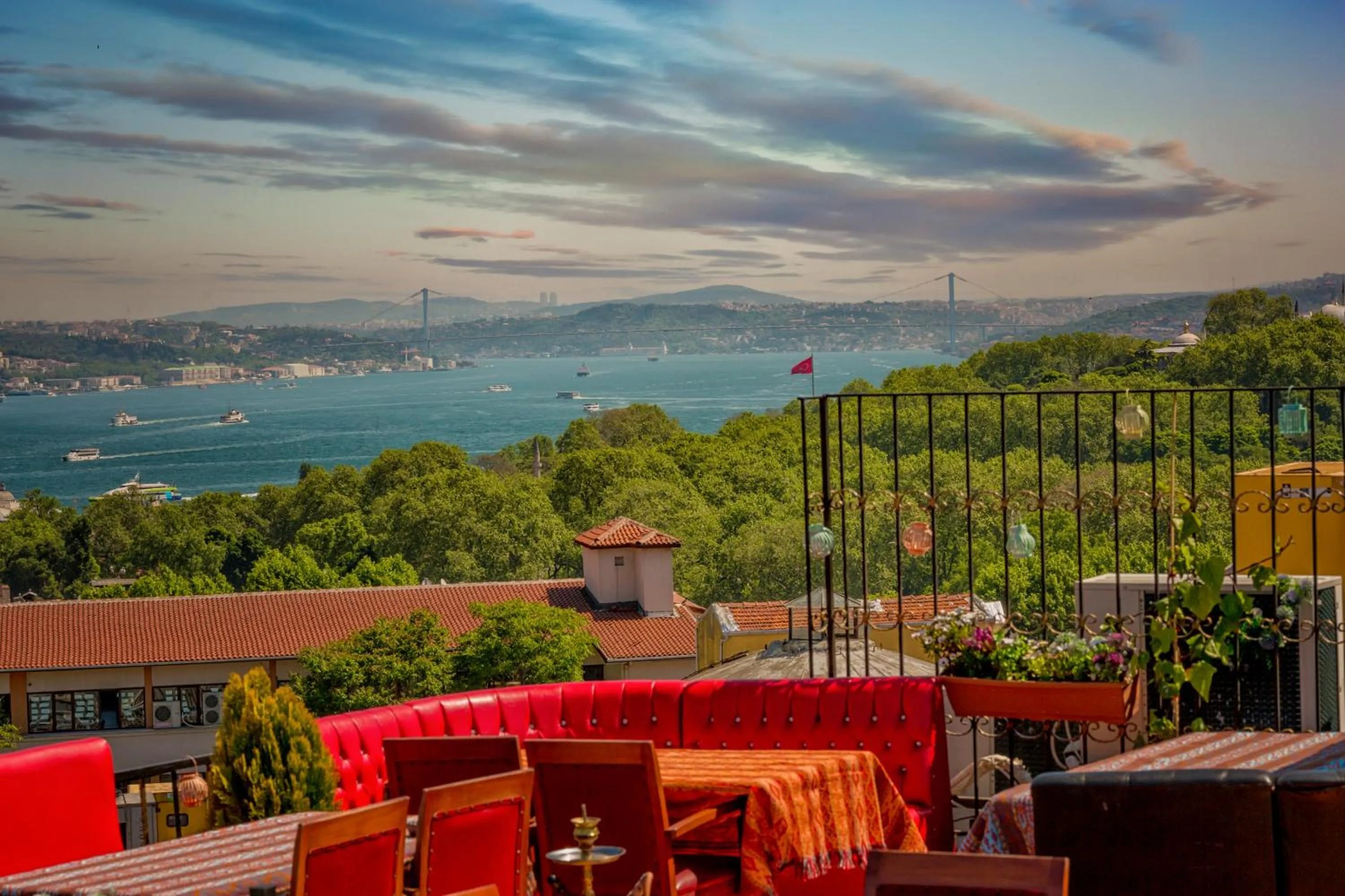 Restaurant/places to eat in Meddusa Hotel