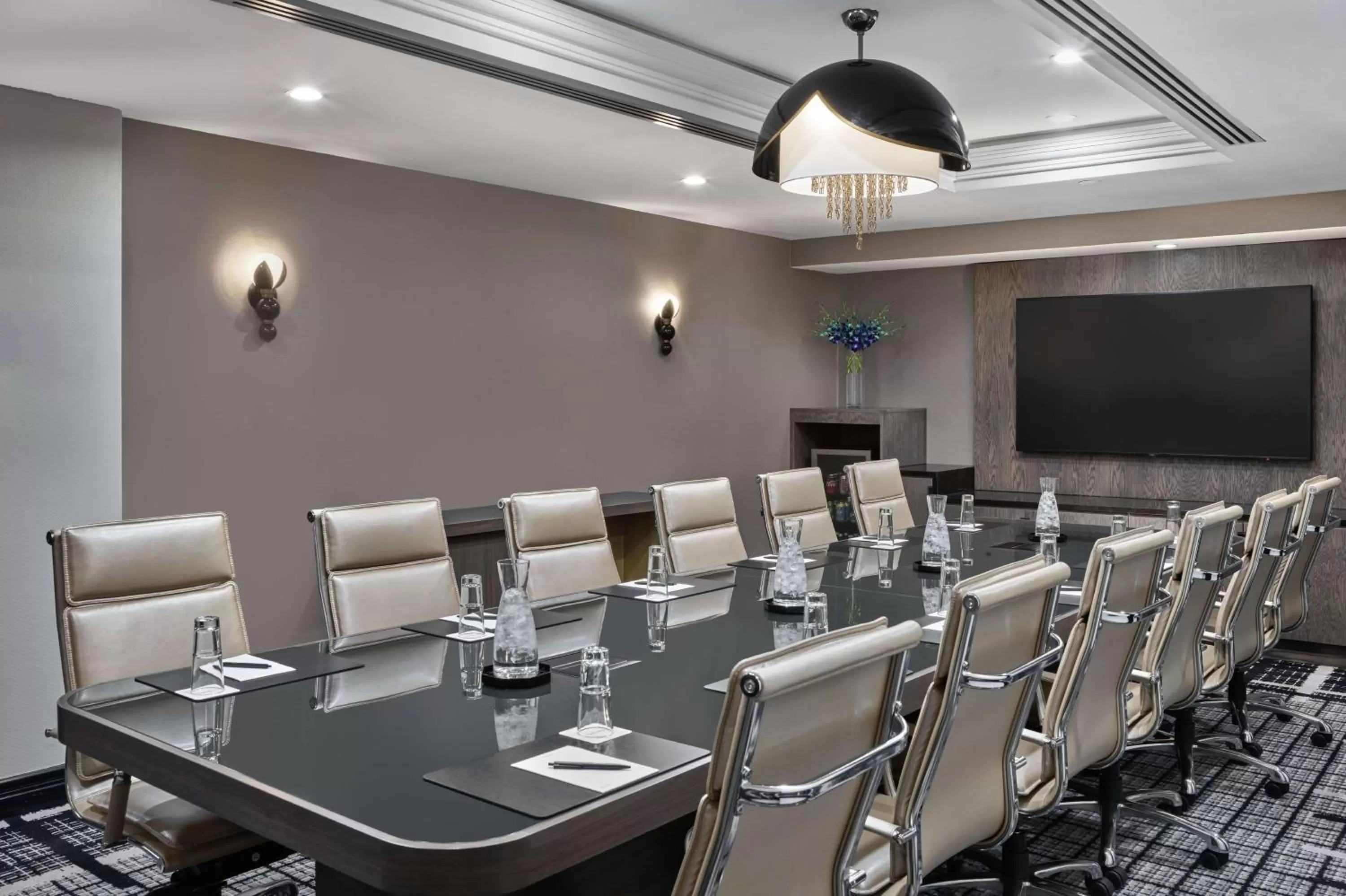Meeting/conference room in Vogue Hotel Montreal Downtown, Curio Collection by Hilton