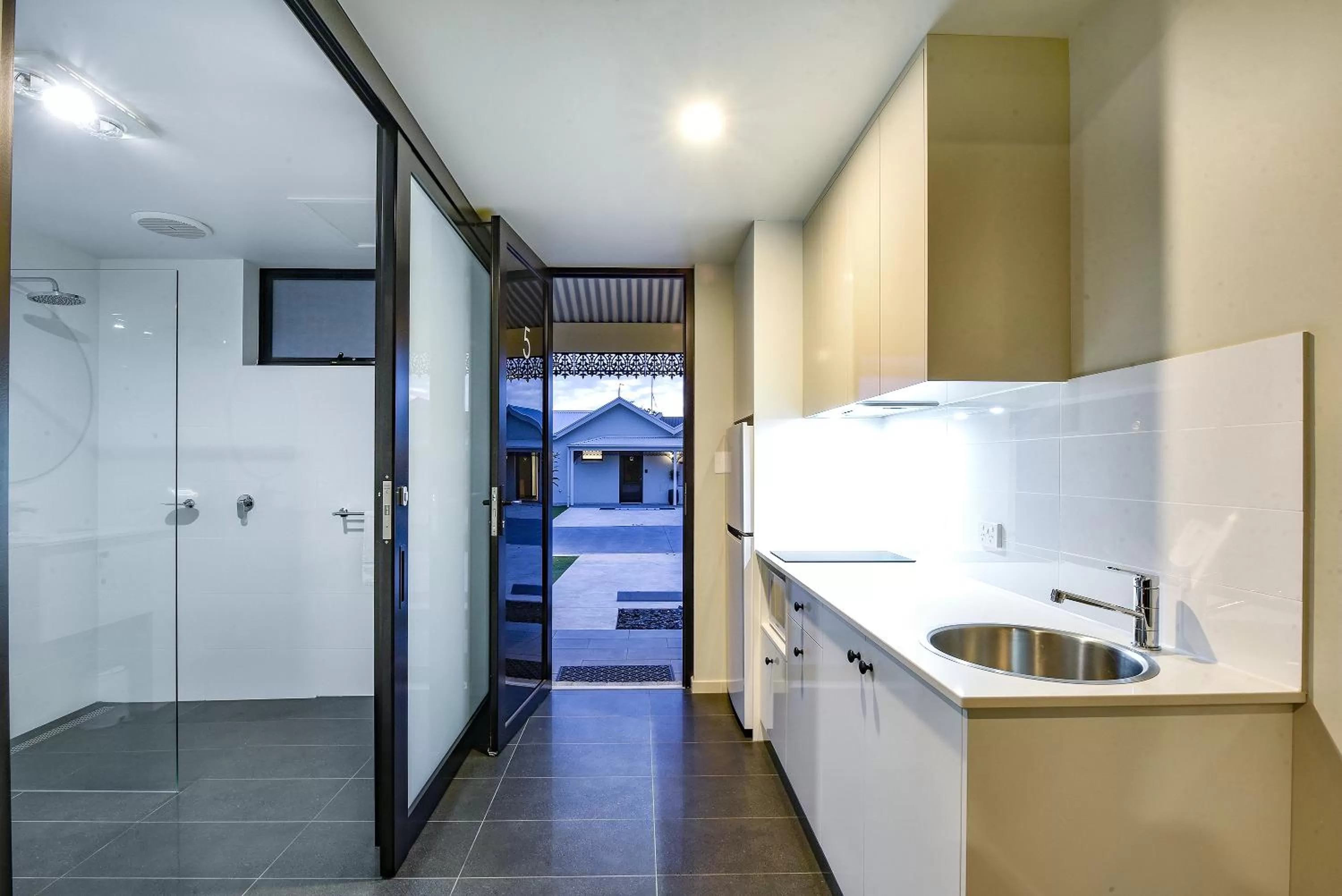 Kitchen or kitchenette in Aloha Central Premium Studios