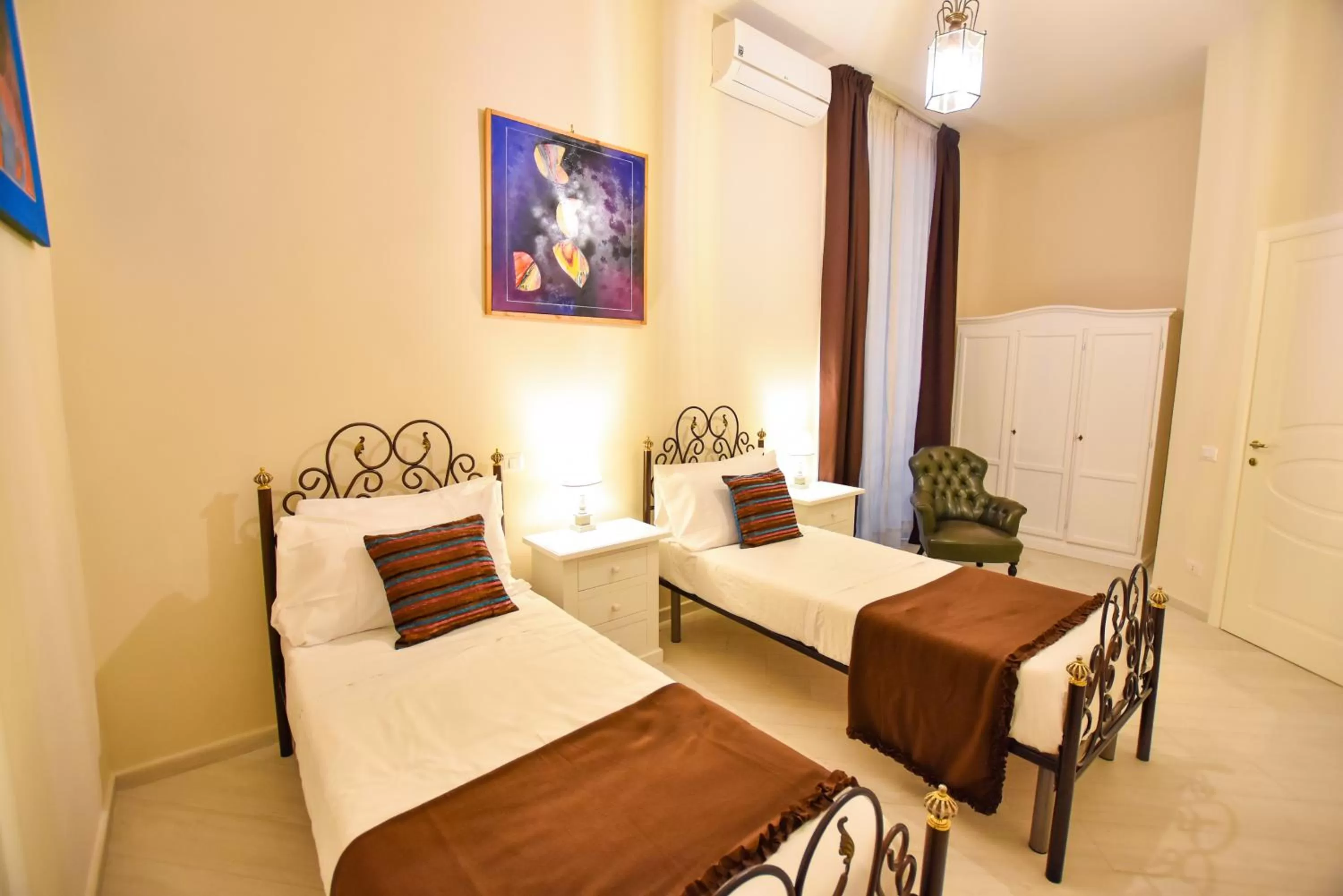 Bedroom, Bed in Domus Borbonica