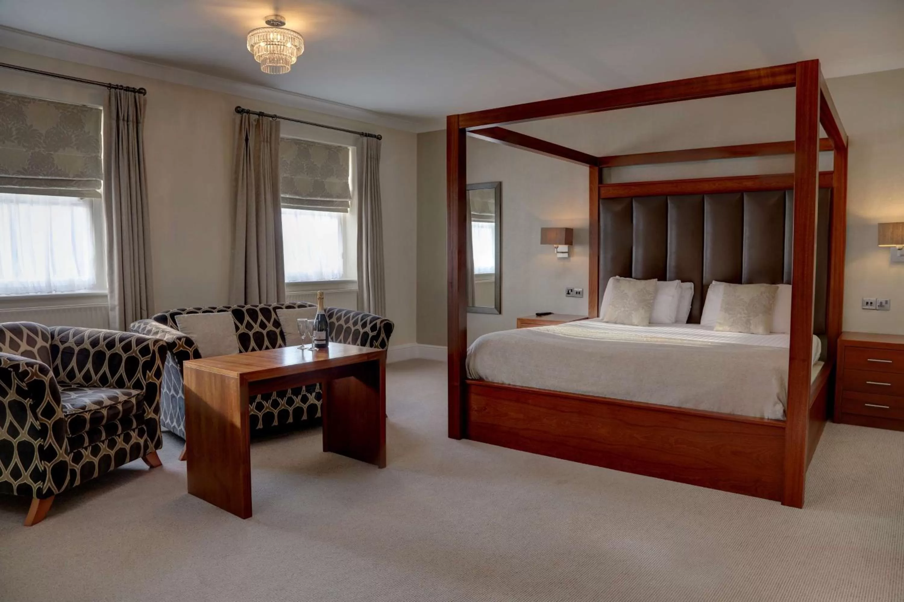 Photo of the whole room, Bed in Lion Hotel