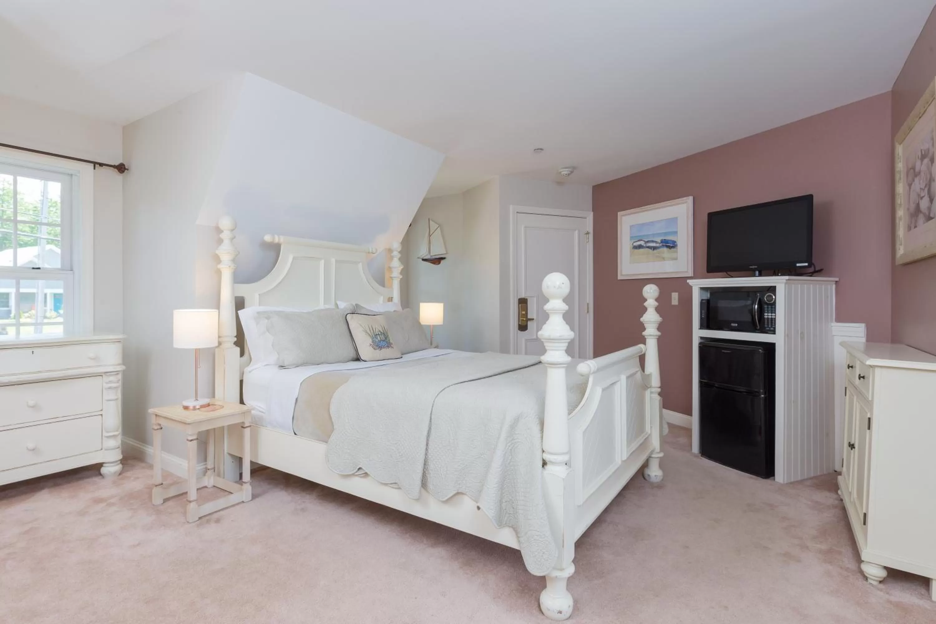 Queen Room in Sheepscot Harbour Village Resort