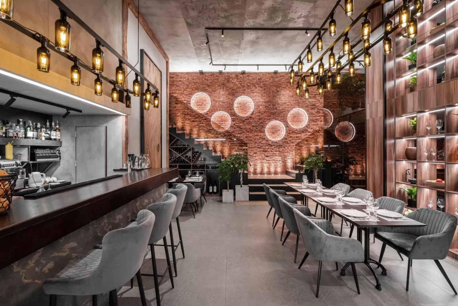 Restaurant/places to eat in Thomas Albert Hotel