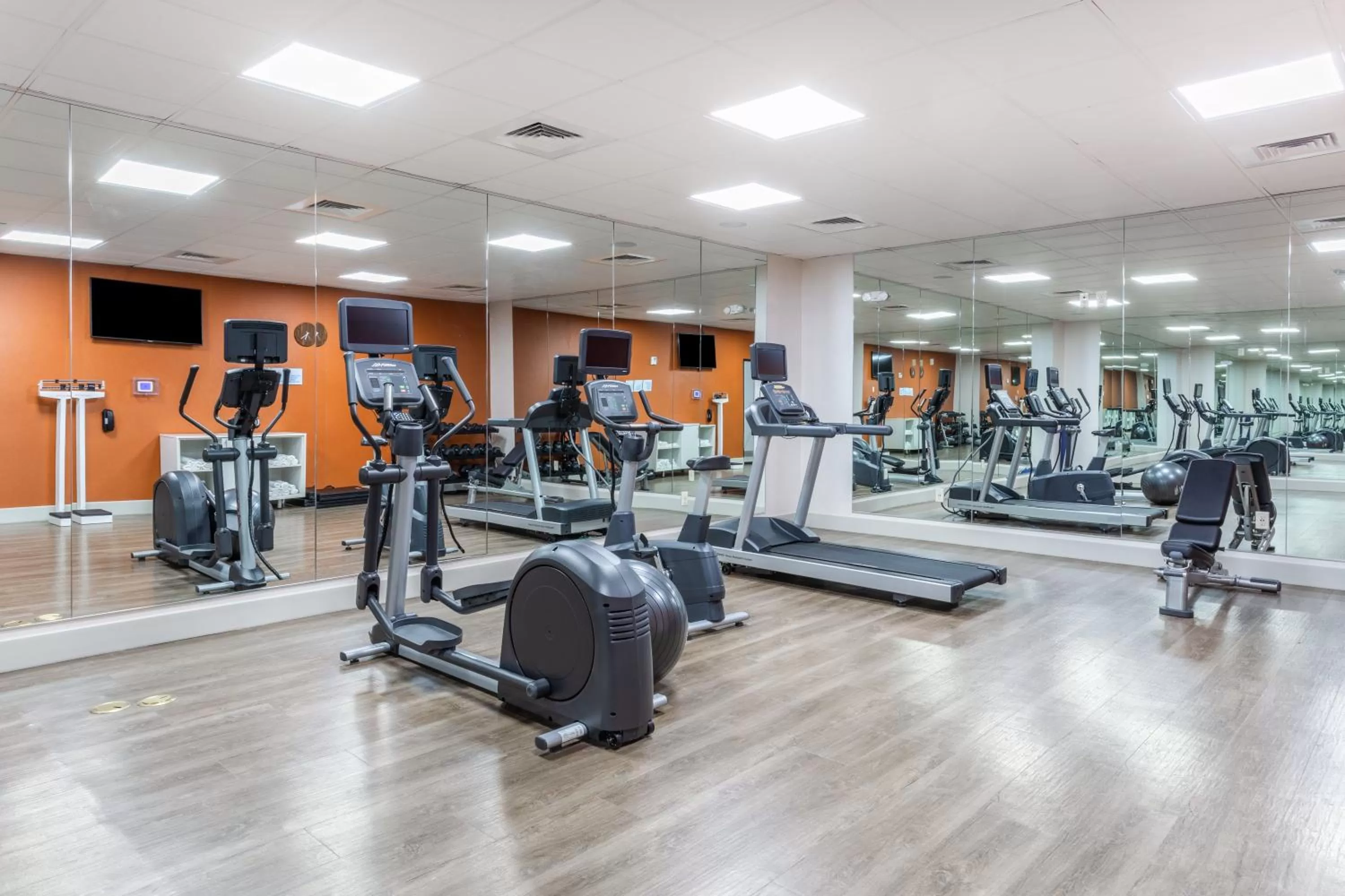 Fitness centre/facilities in Holiday Inn Express & Suites Kearney by IHG