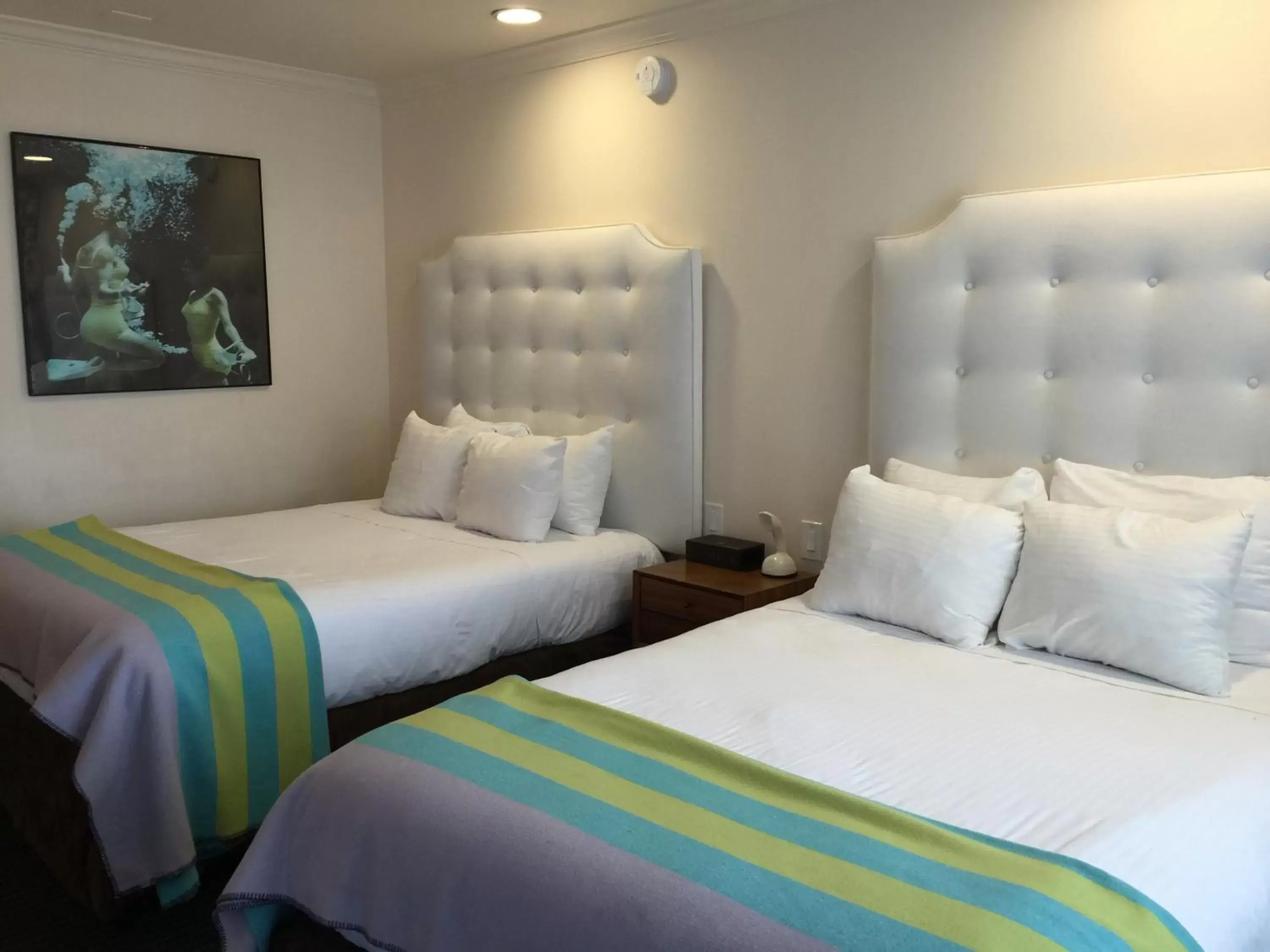Double Room with Two Double Beds in The Beverly Laurel Hotel at West Hollywood Double Room with Two Double Beds in The Beverly Laurel Hotel at West Hollywood