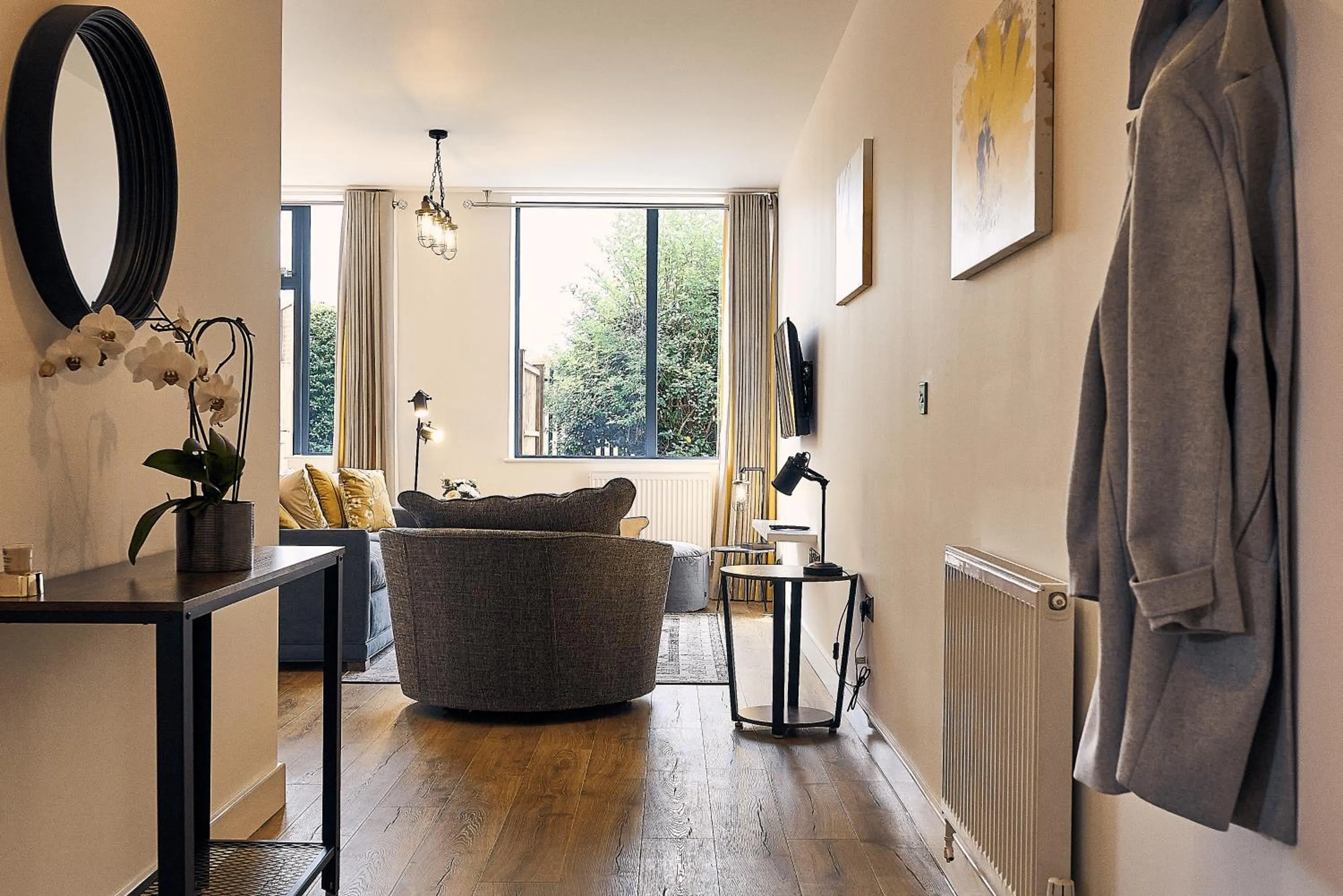 One-Bedroom Superior Apartment in Herongate Apartments