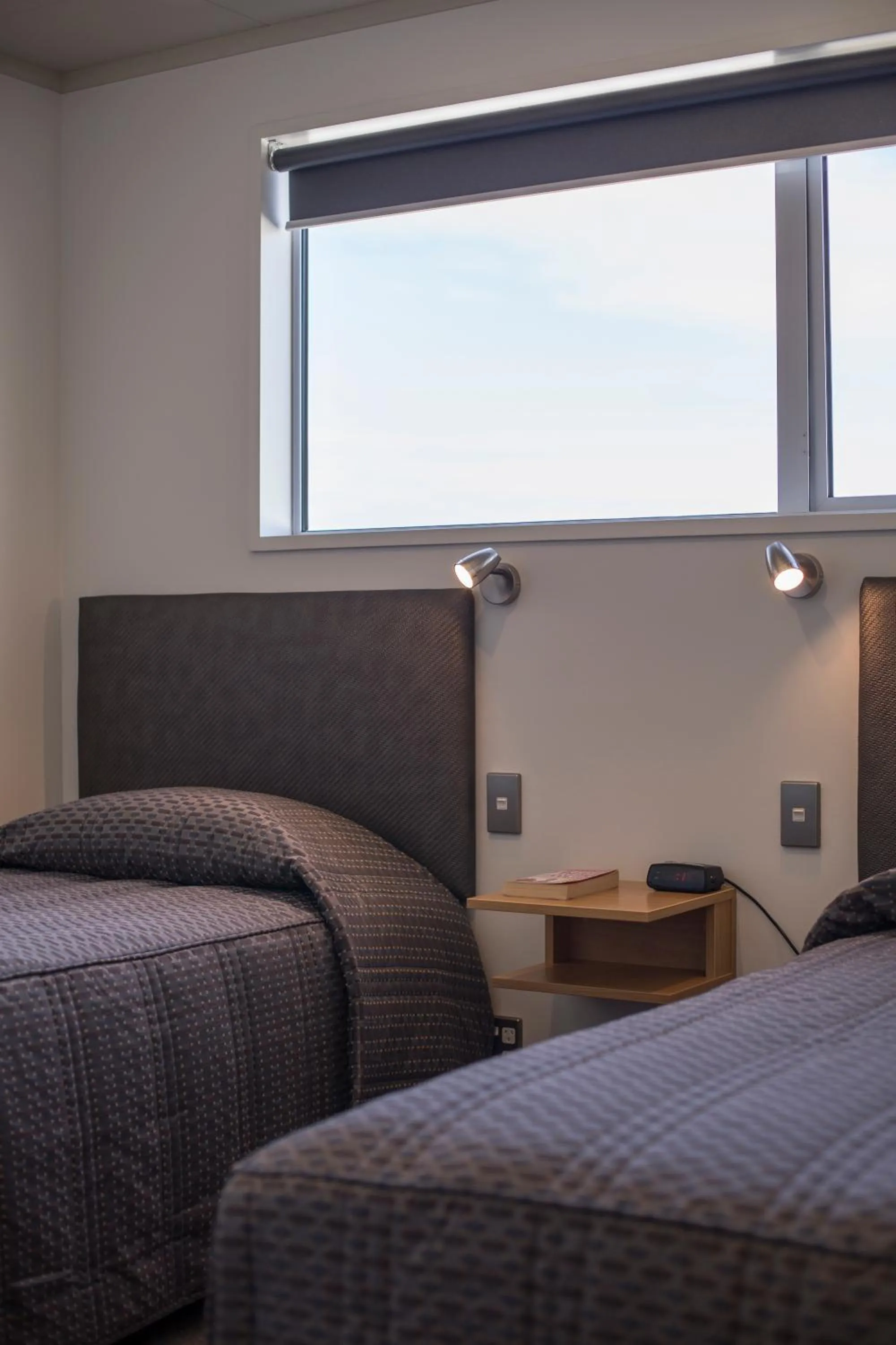 Bed in Dunedin Motel and Villas